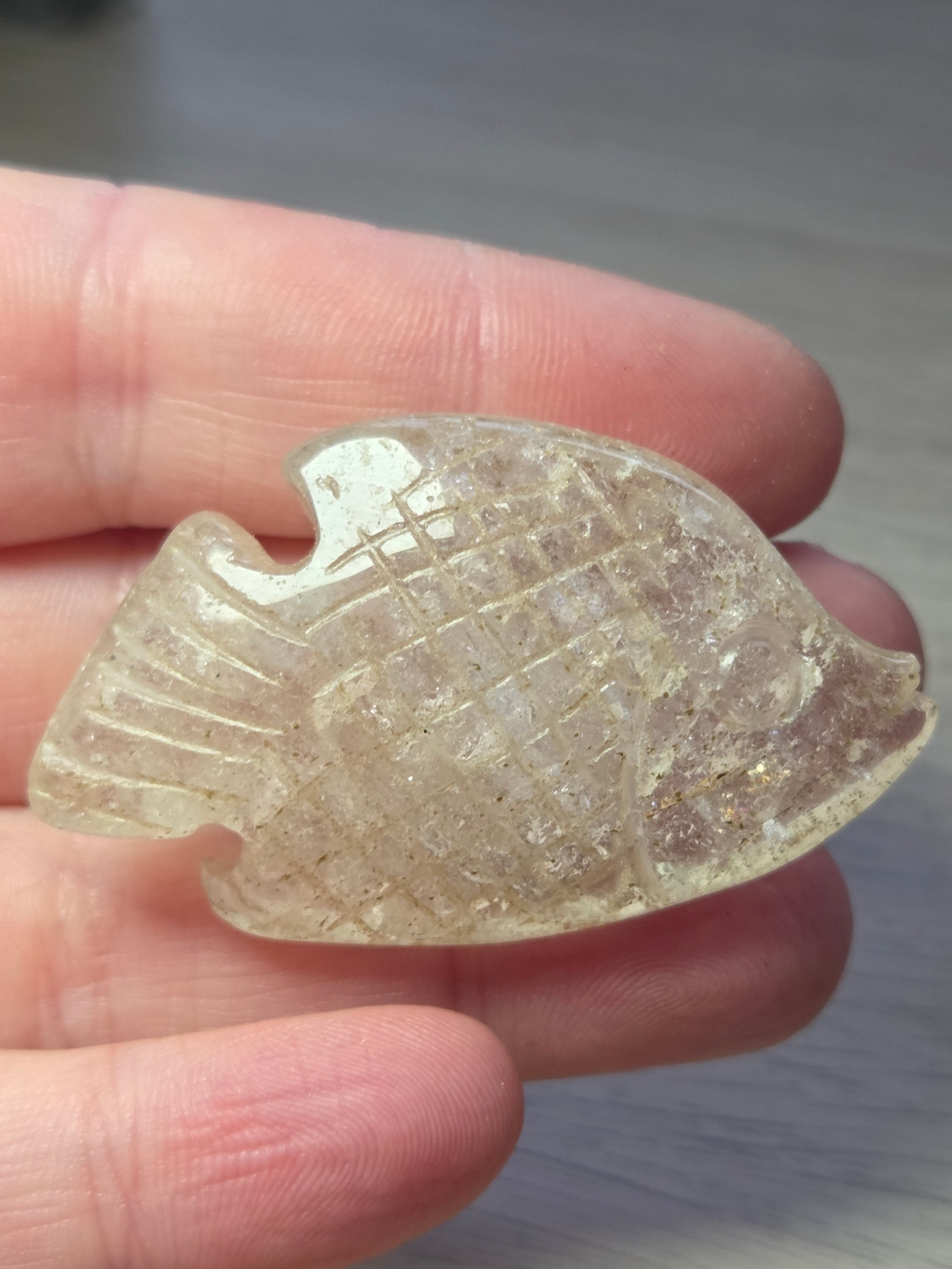 Garden quartz crystal fish carving