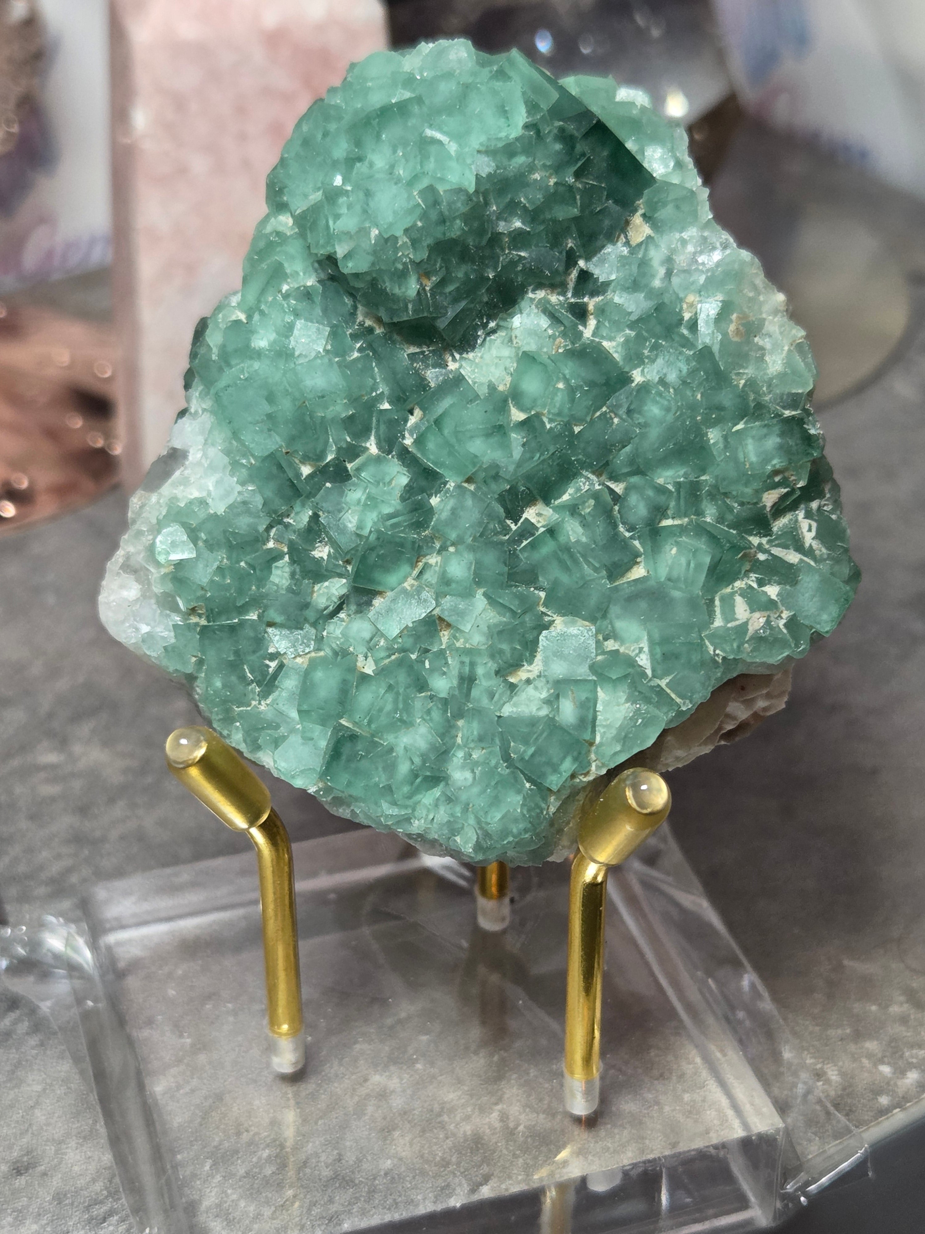 Amazing  Pakistan flourite with Amazing  blue  UV with stand