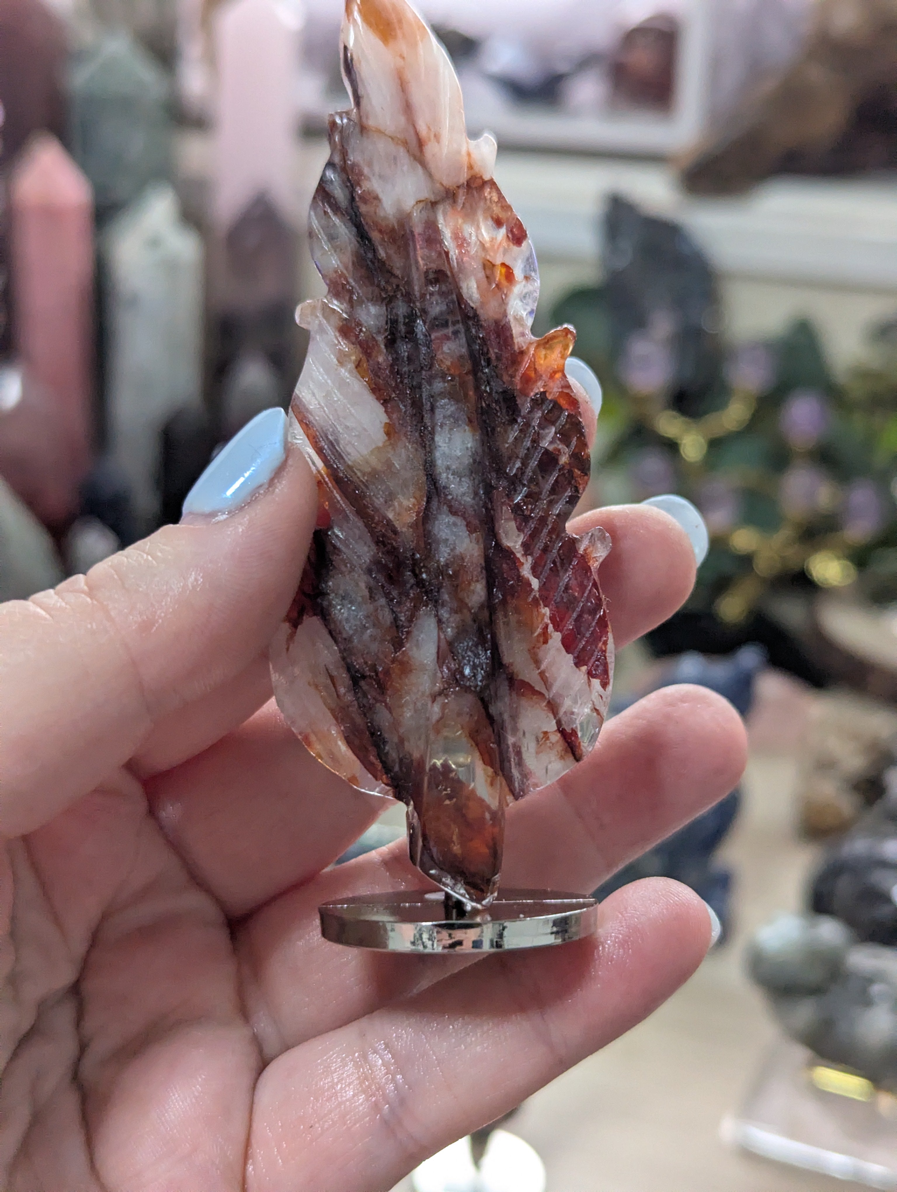 Crystal leafs carving on stand