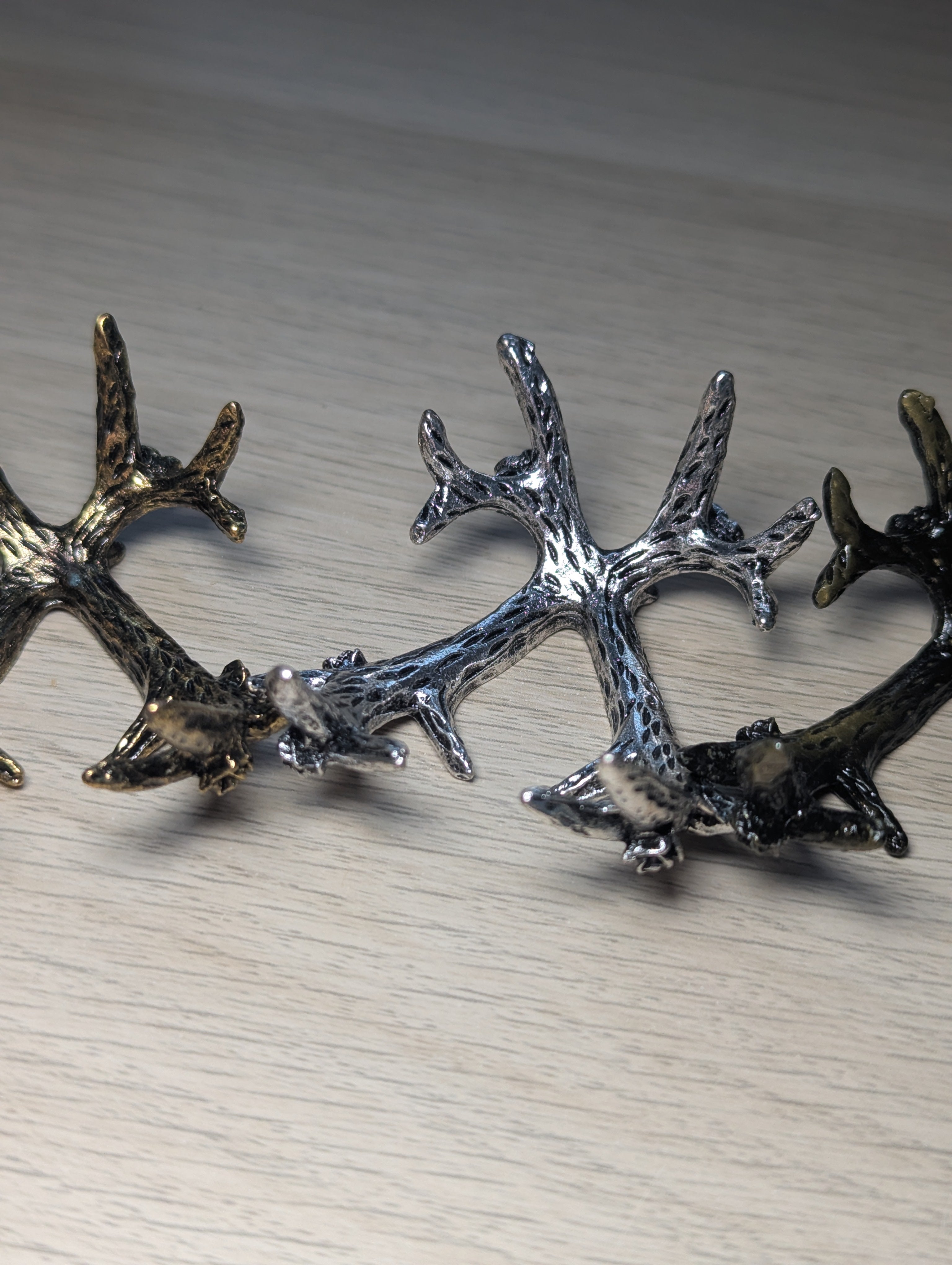 Antler sphere holder