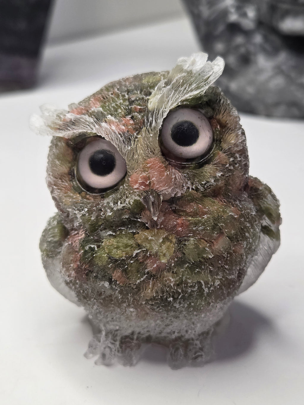 Unikite crystal resin owl carving