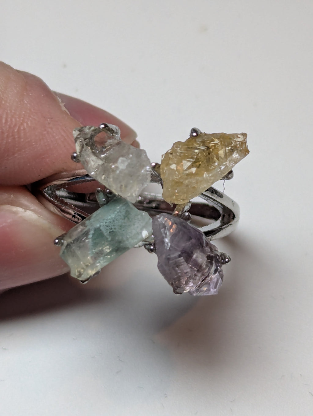 Crystal specimen adjustable ring