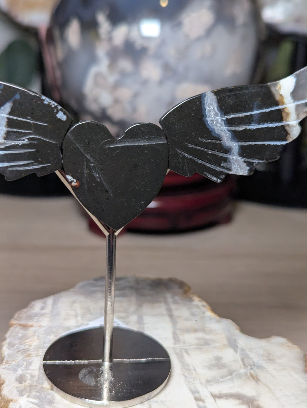 Beautiful crystal heart with wings 💕