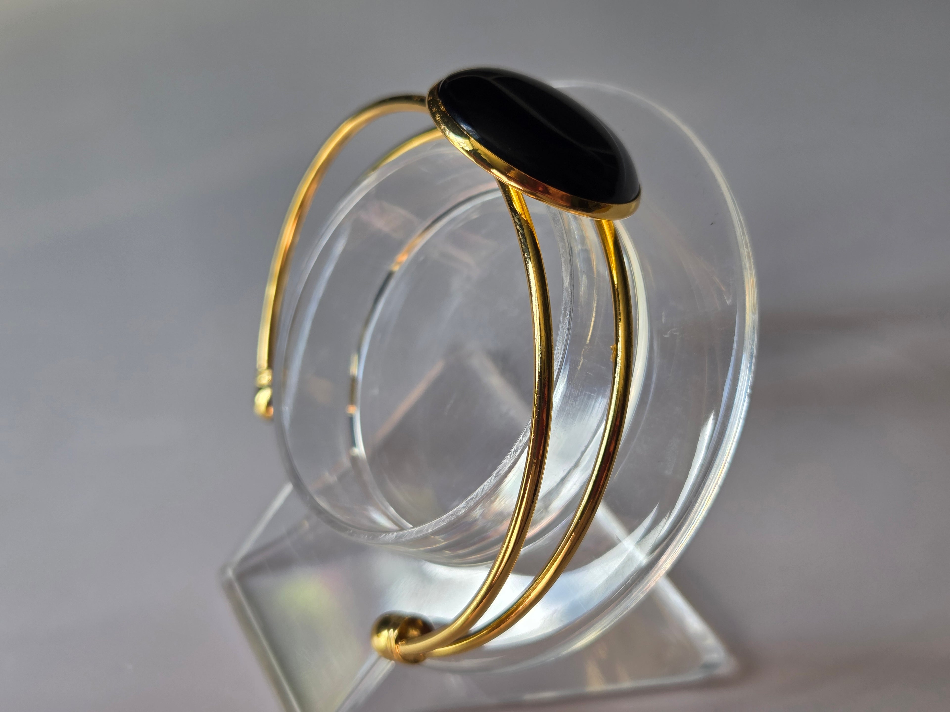 Crystal cabochon bracelet