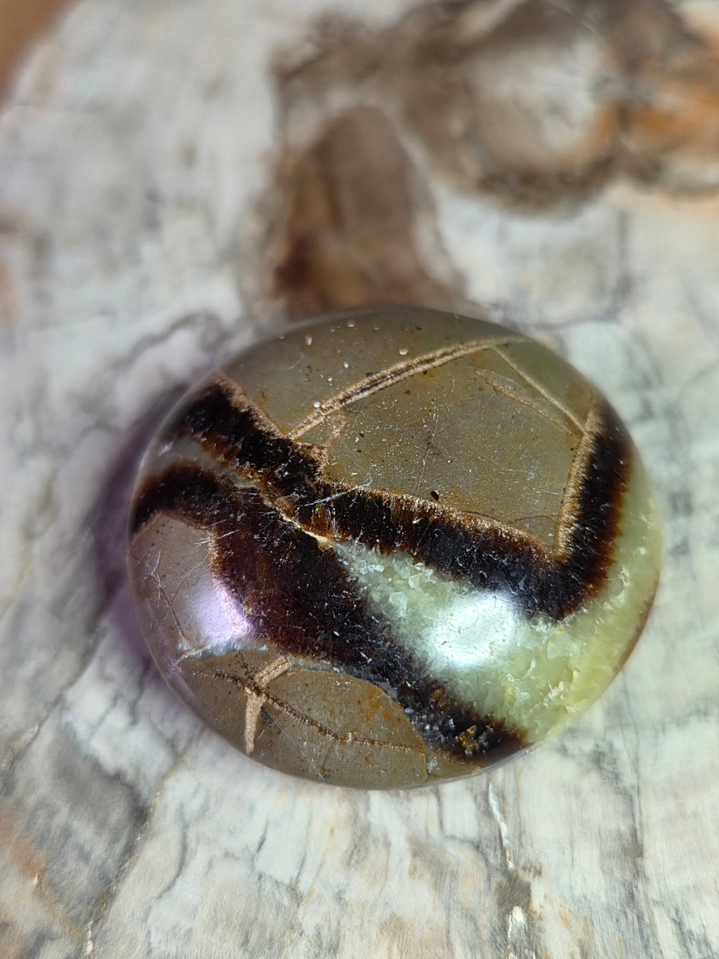 Serpentine crystal small palm stone