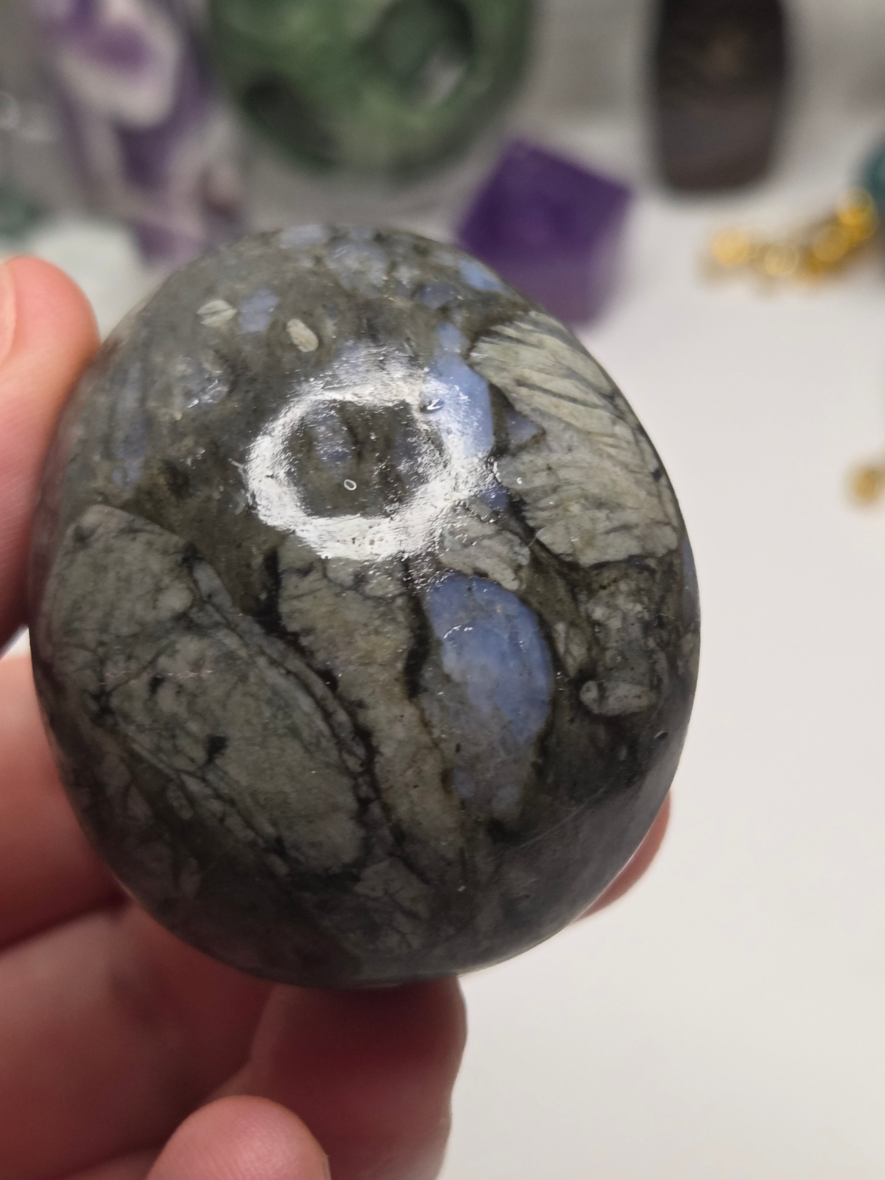 Blue spot crystal skull carving