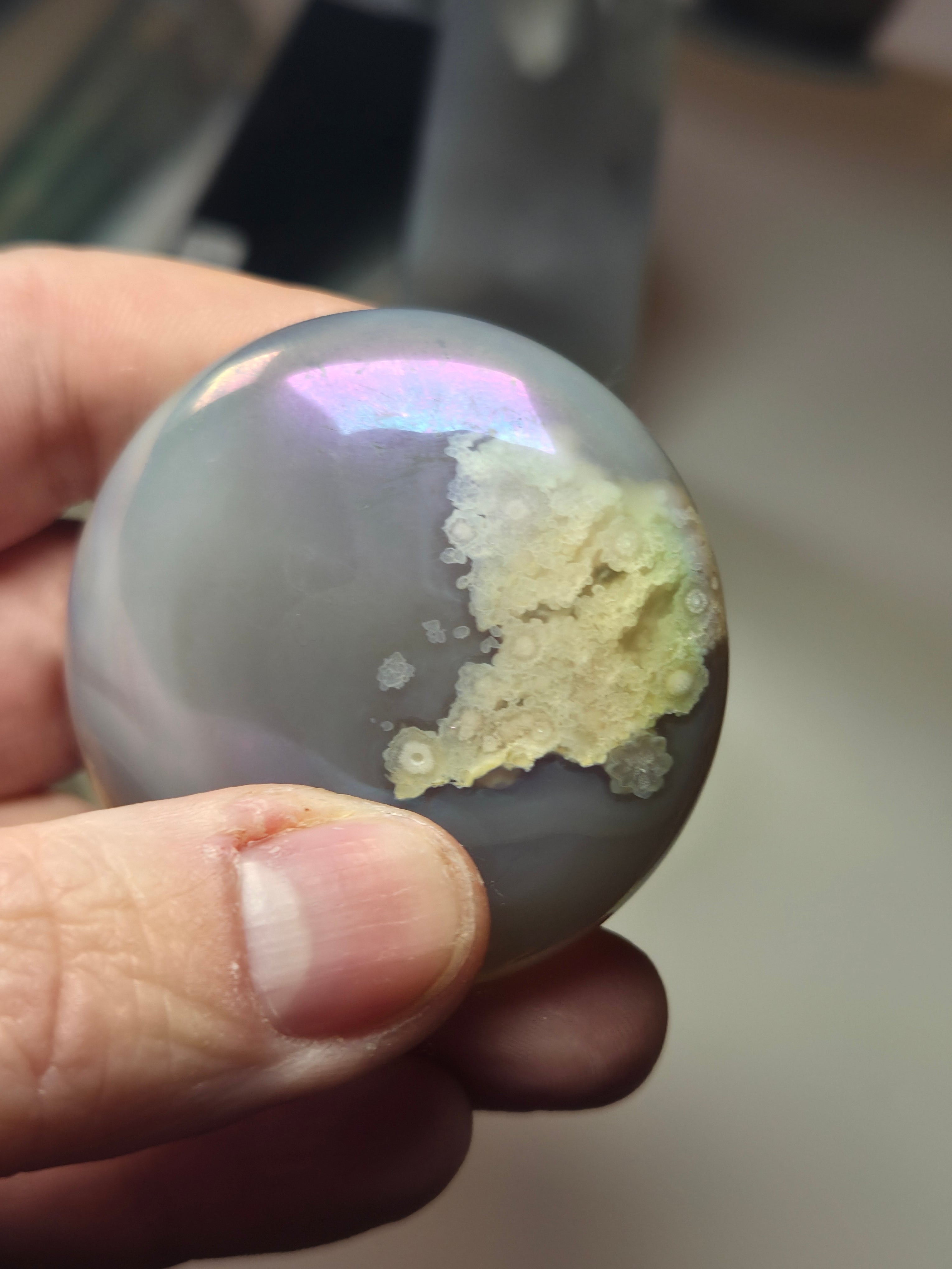 Flower agate  palm stone