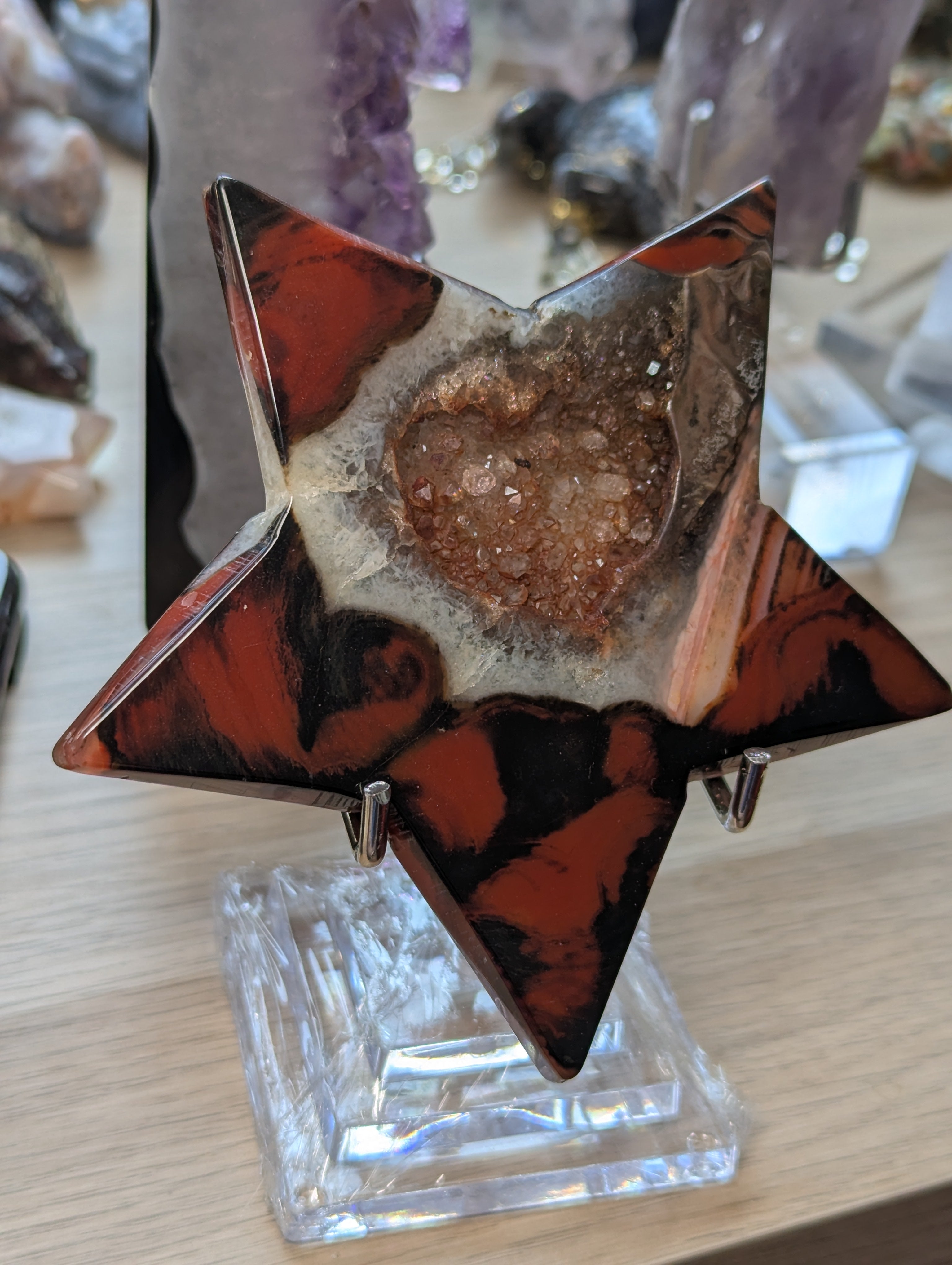Large Sardonyx duzy crystal star carving with stand