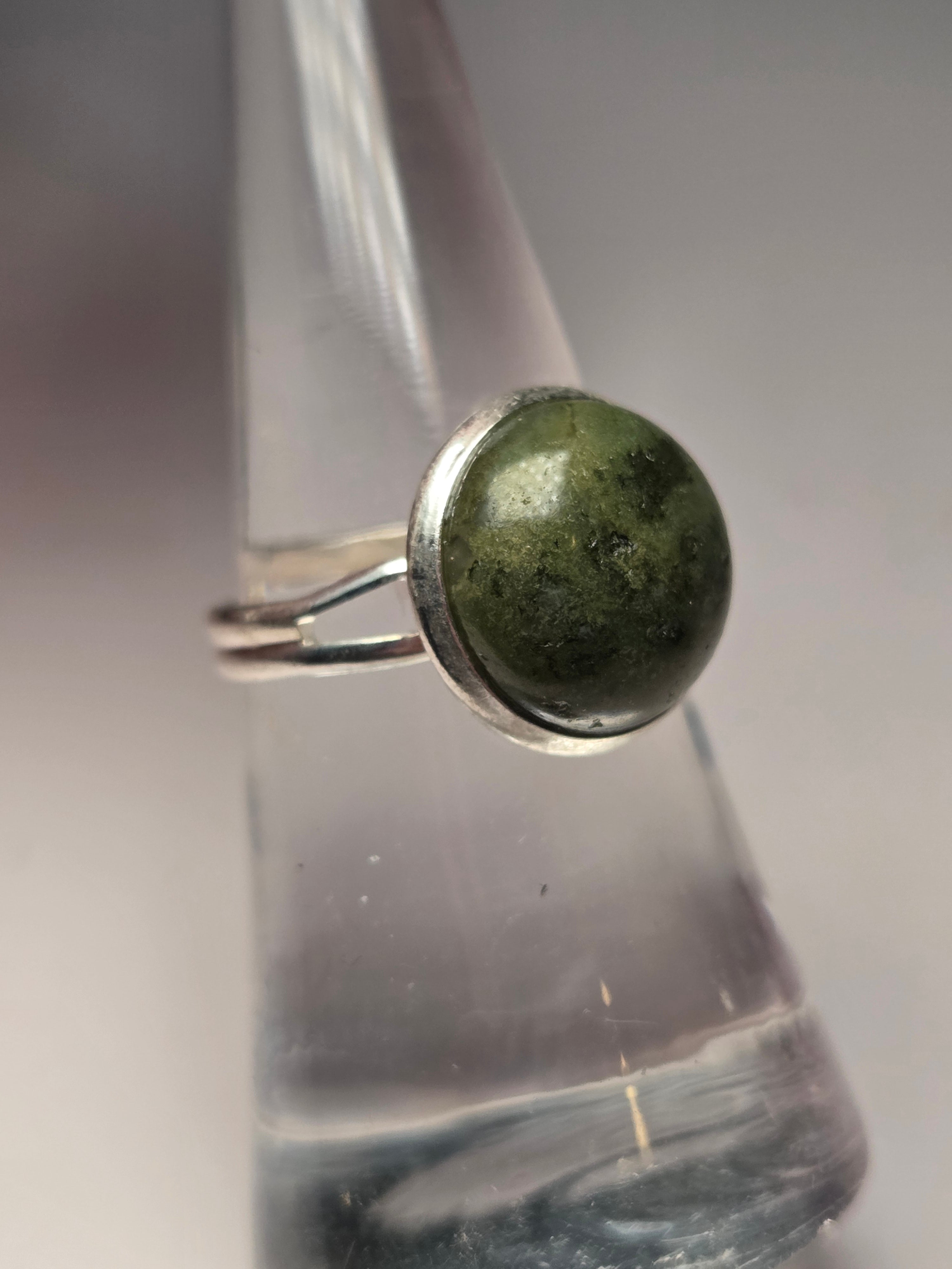 Green jade crystal adjustable ring stainless steel