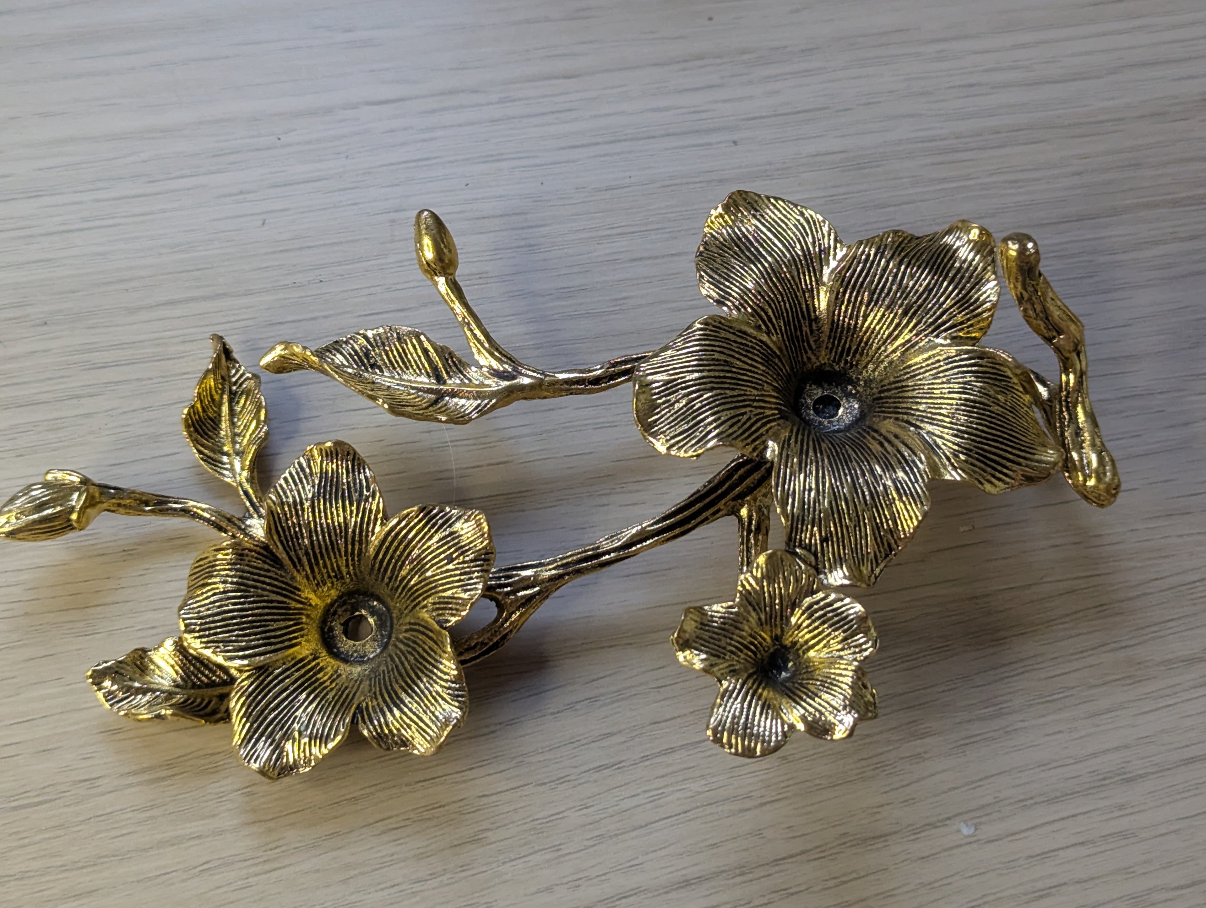 Golden flower double sphere stand