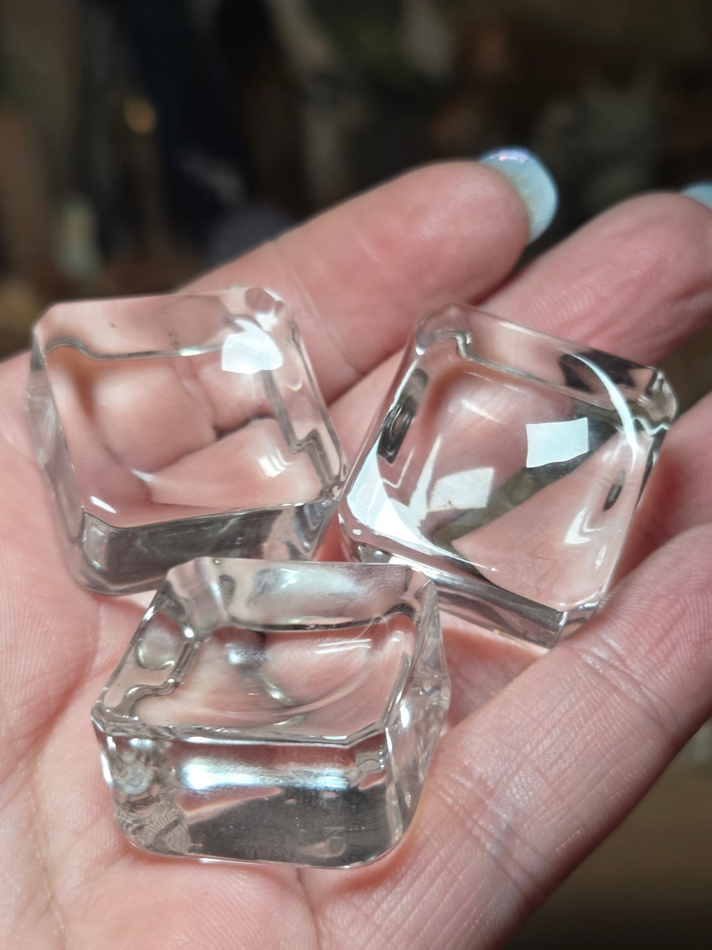 Glass sphere stand