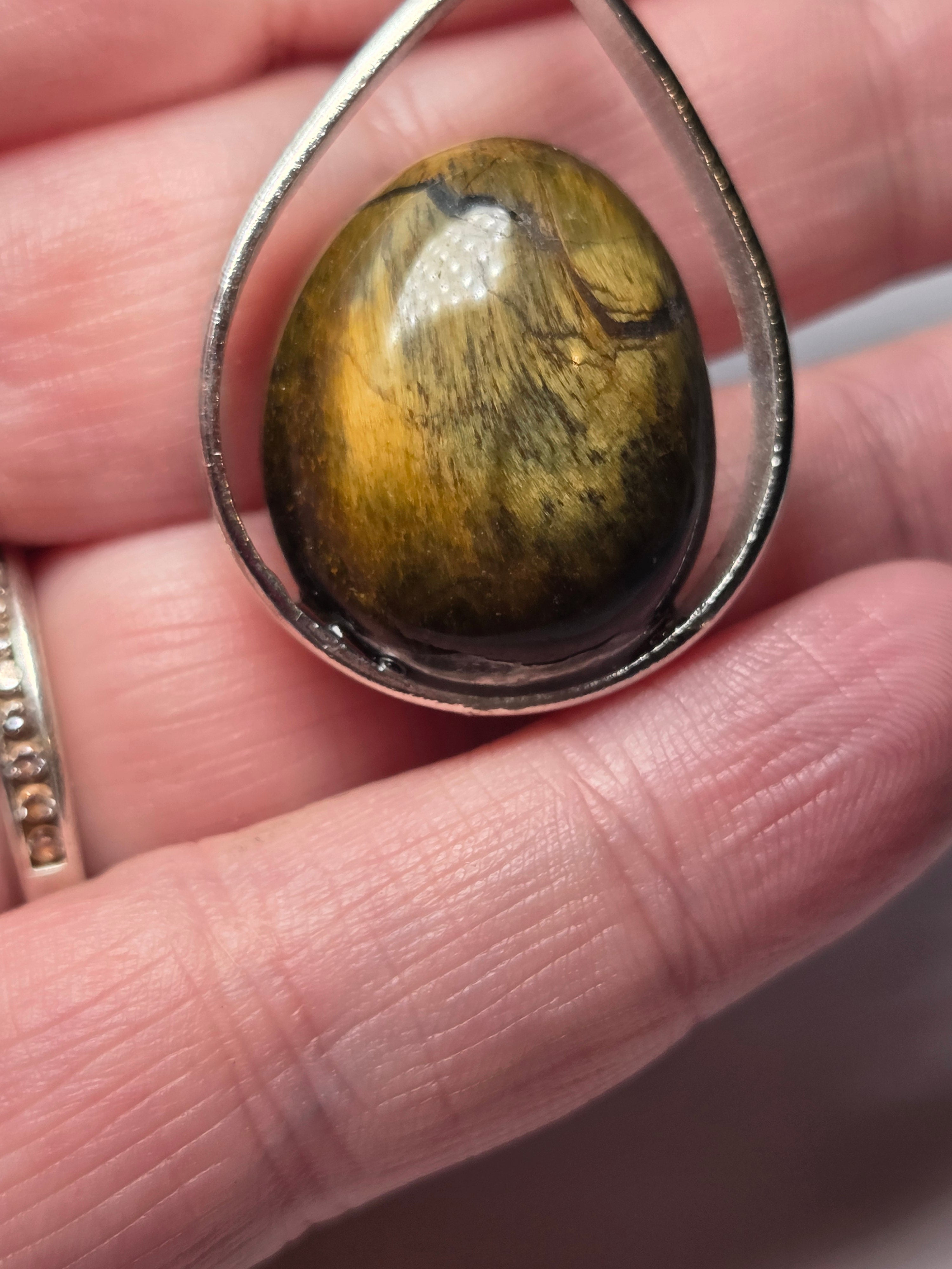 Tigers eye crystal necklace carving