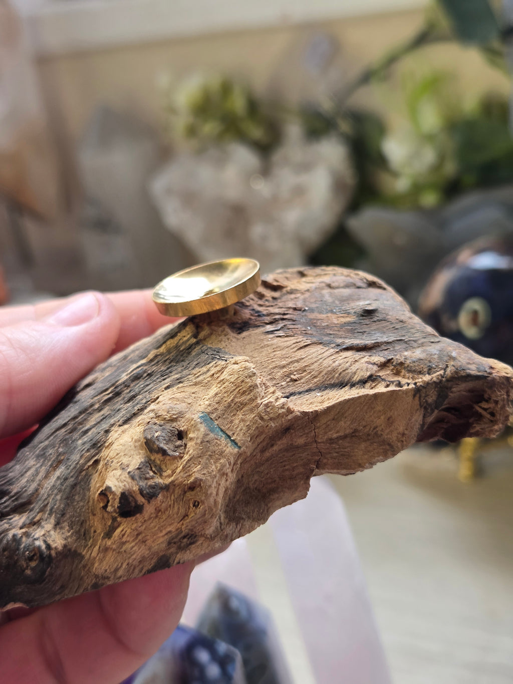 Drift wood crystal sphere stand