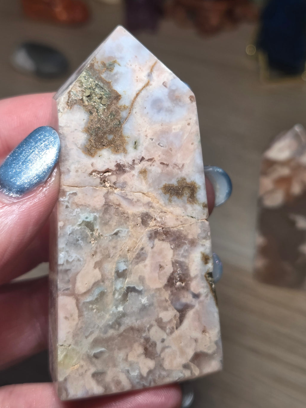 Imperfect crystal flower agate tower