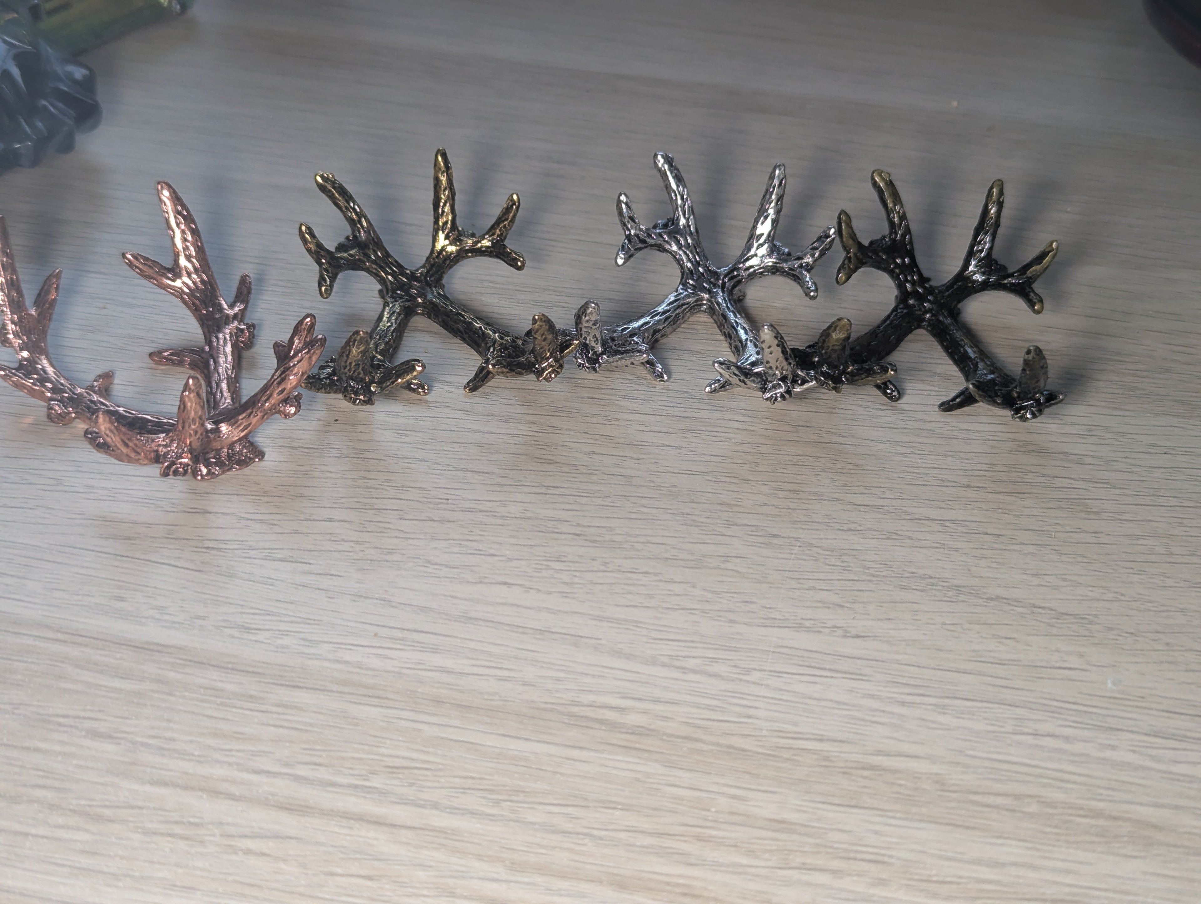 Antler sphere holder