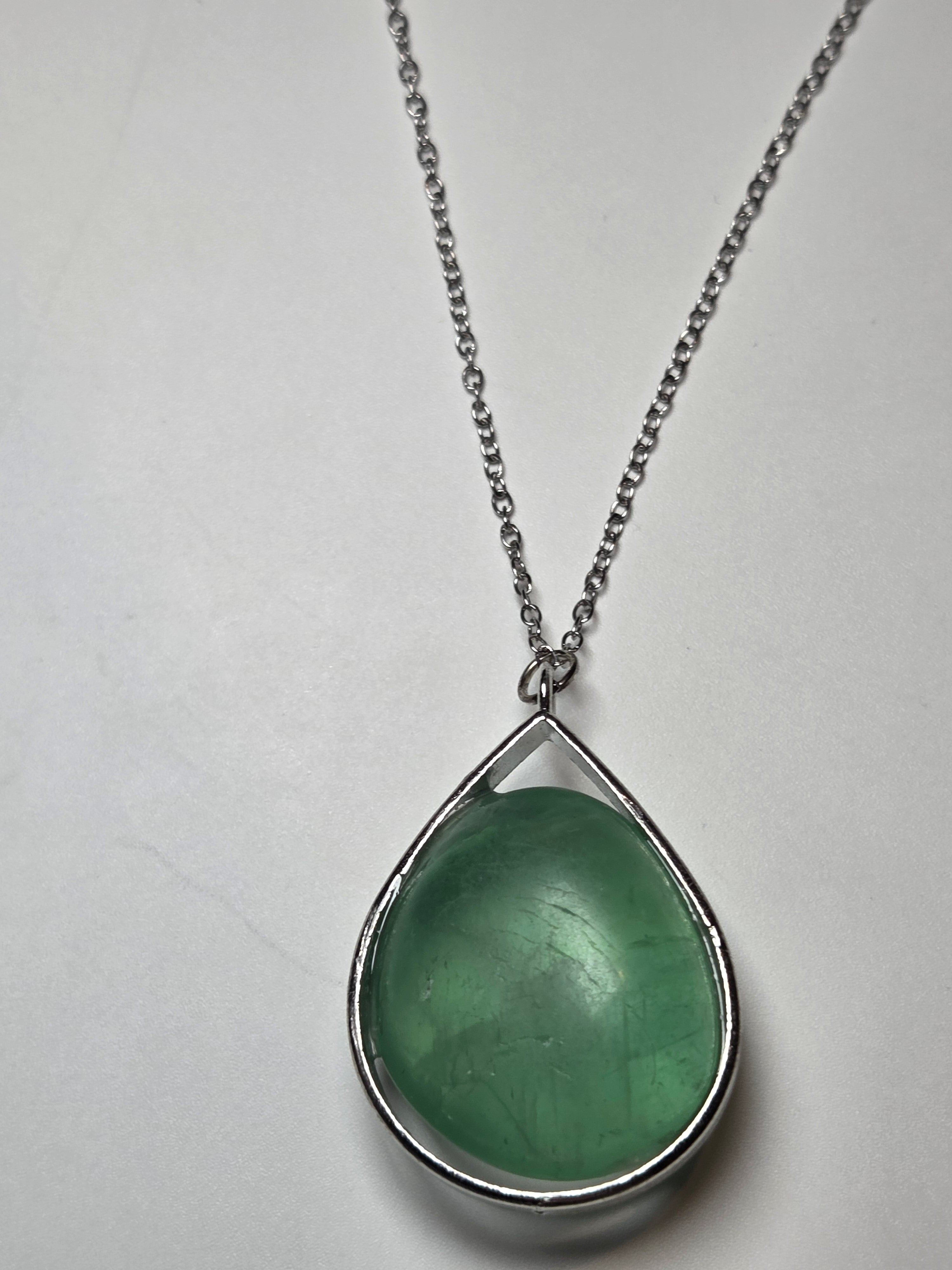 Green flouite handmade necklace with blue uv