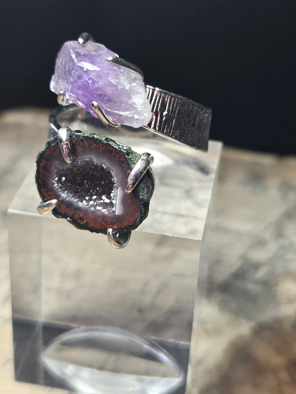 Geode and amethyst specimen ring  - ajustable