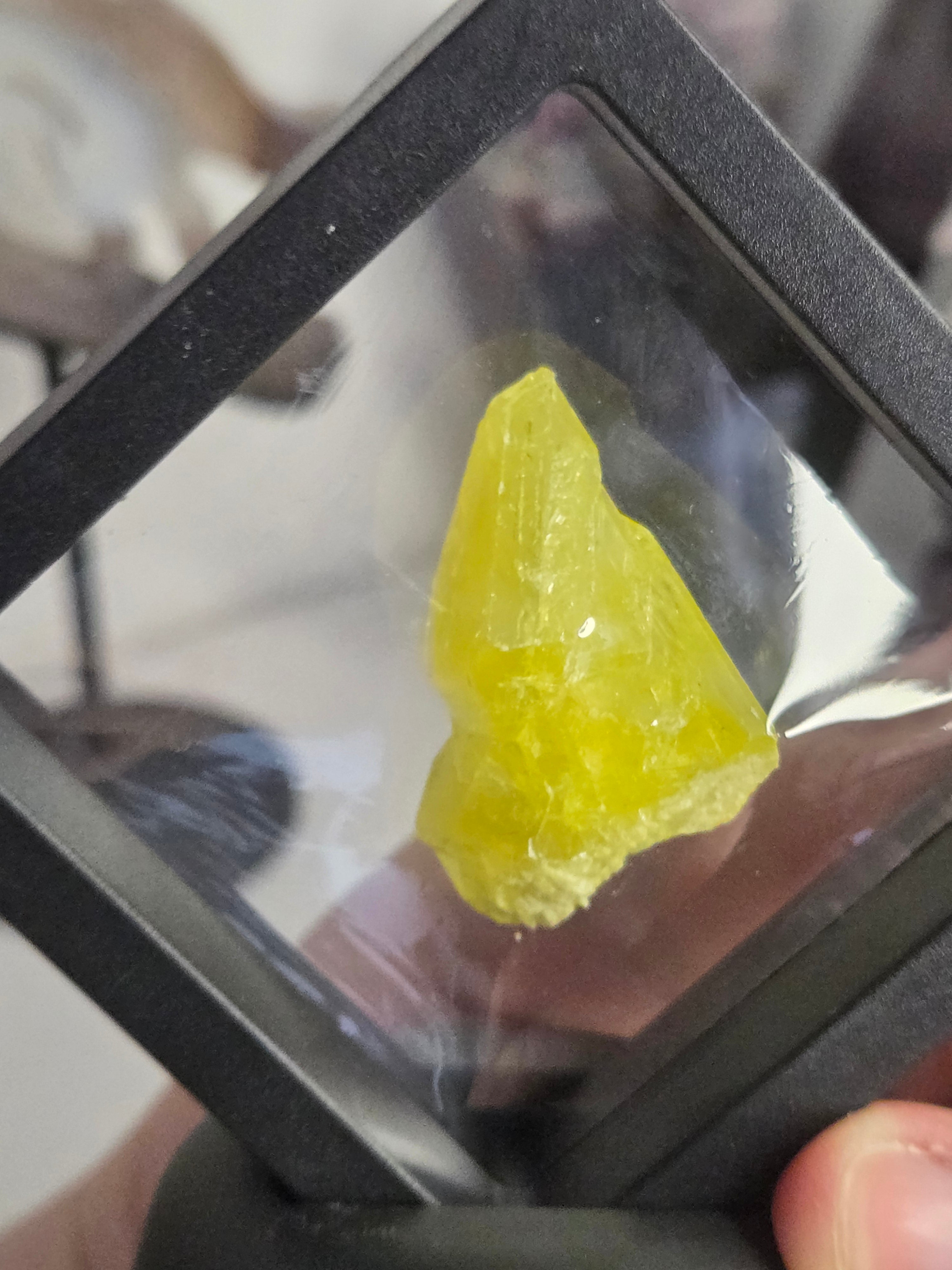 Sulphur specimen with Stand