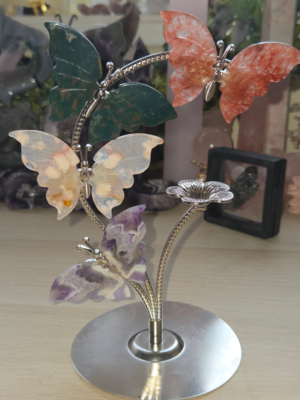 Crystal sphere stand