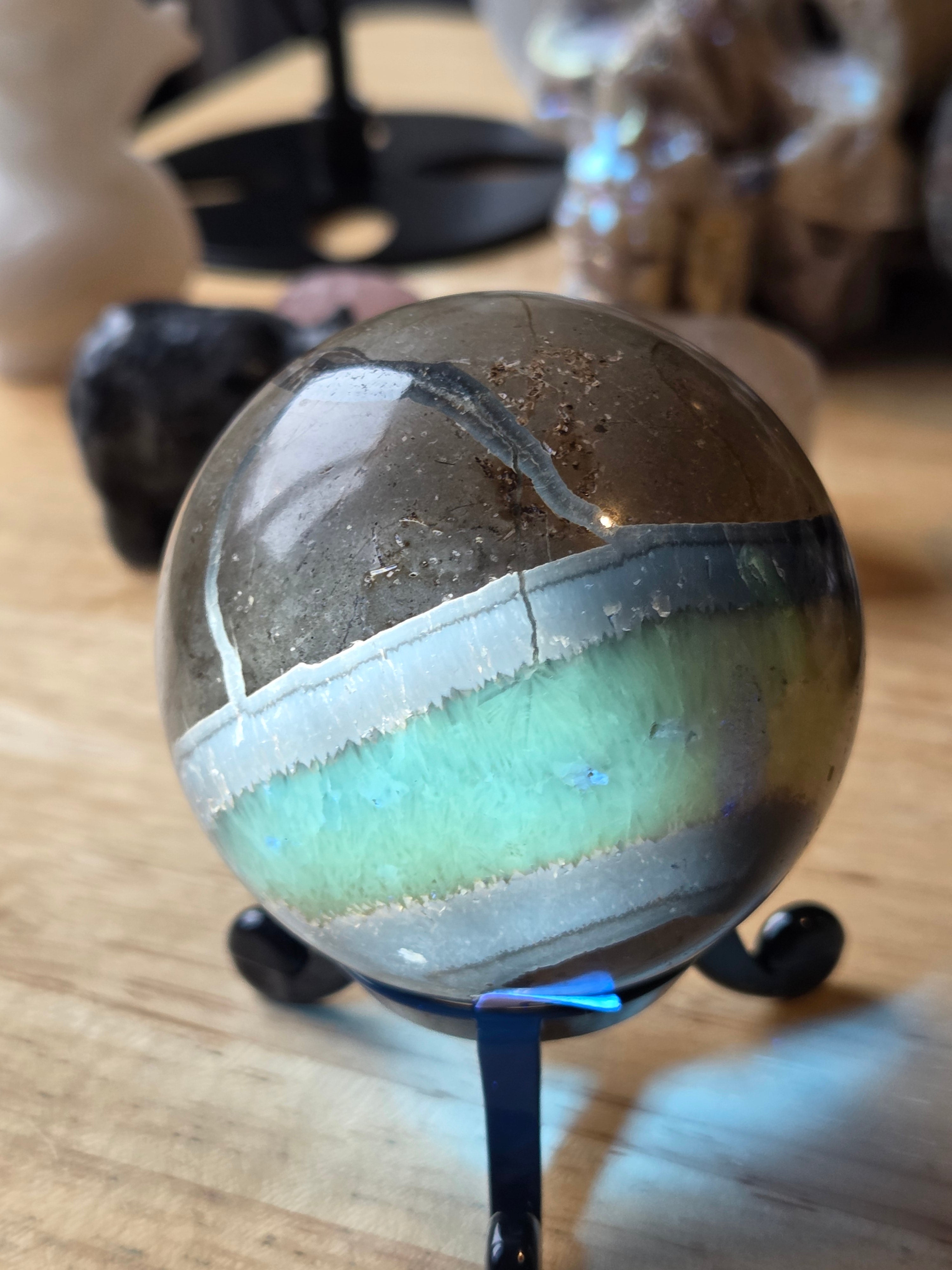 New Crystal sphere UV reactive