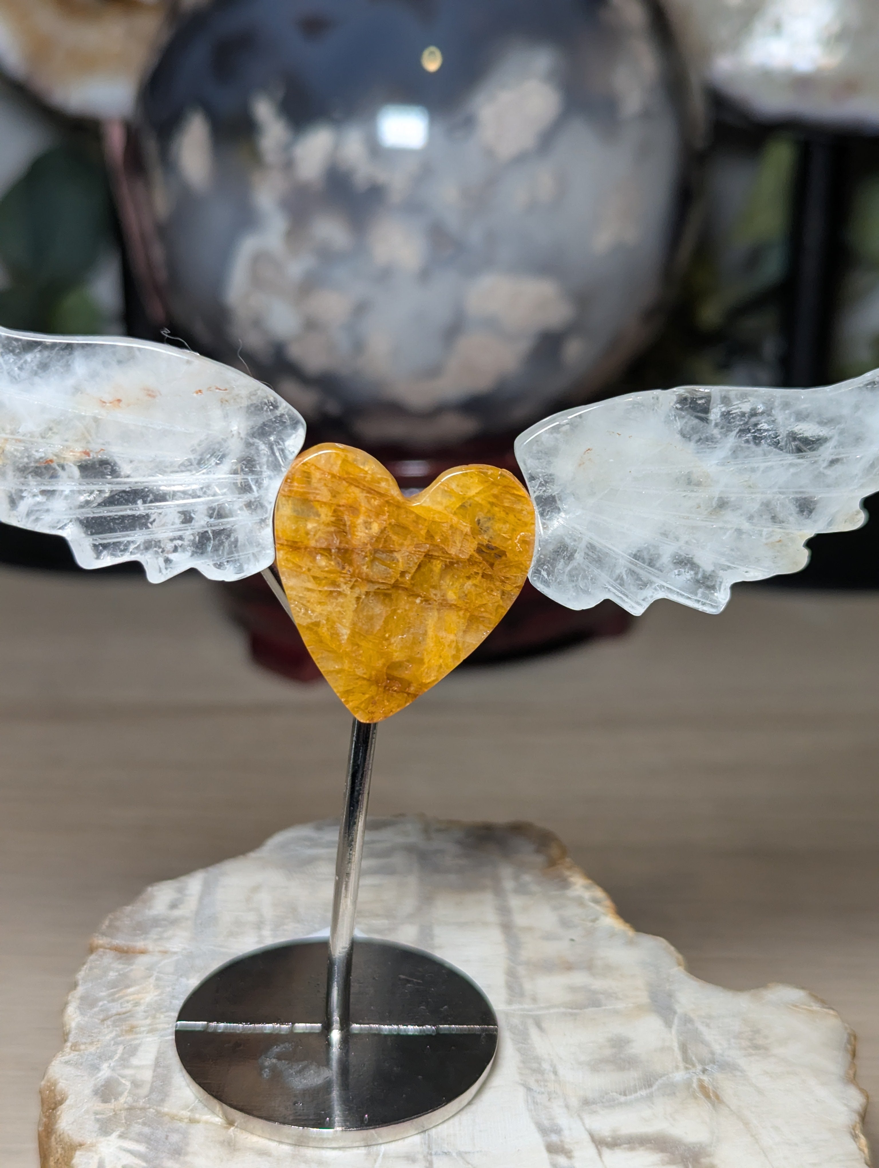 Beautiful crystal heart with wings 💕