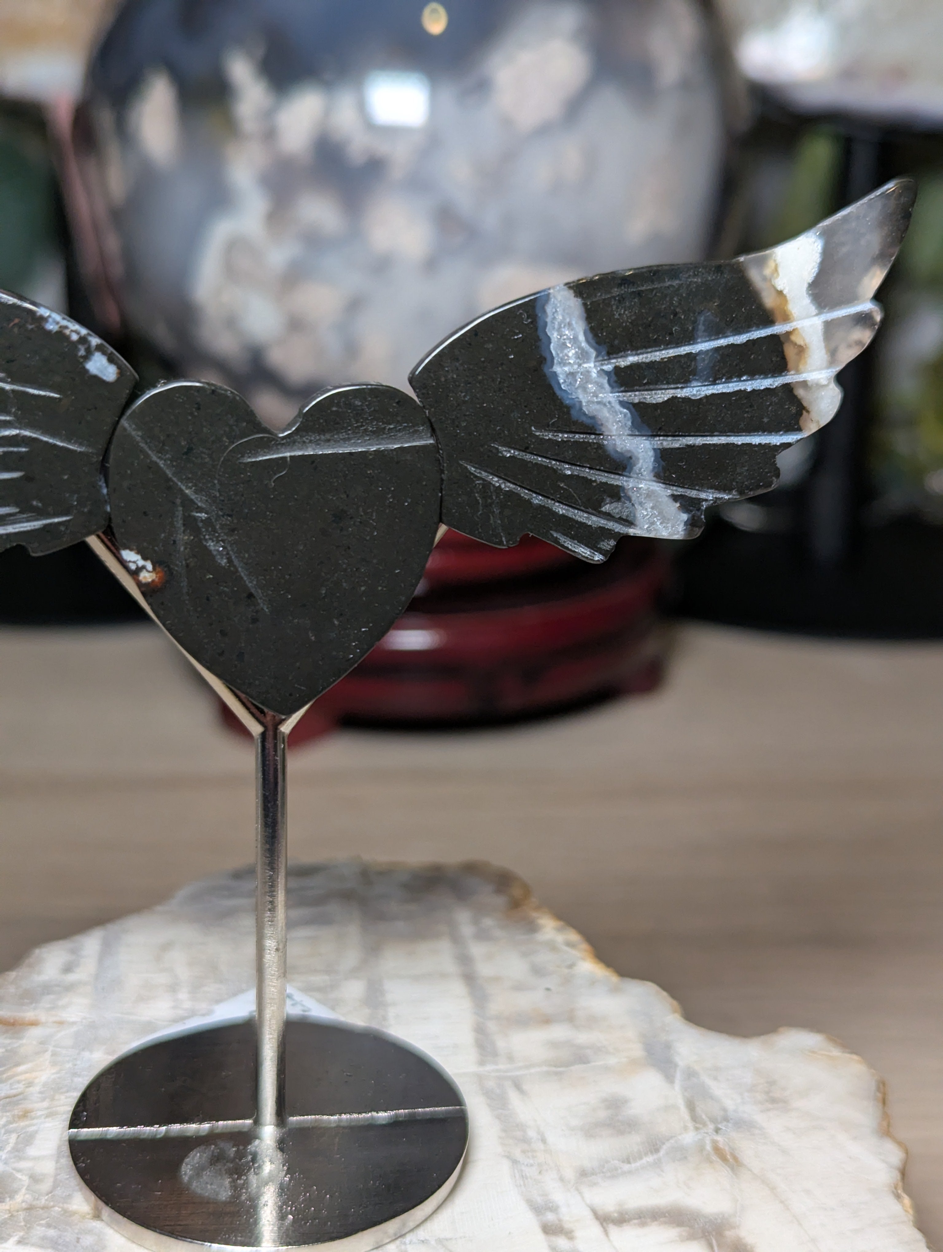 Beautiful crystal heart with wings 💕