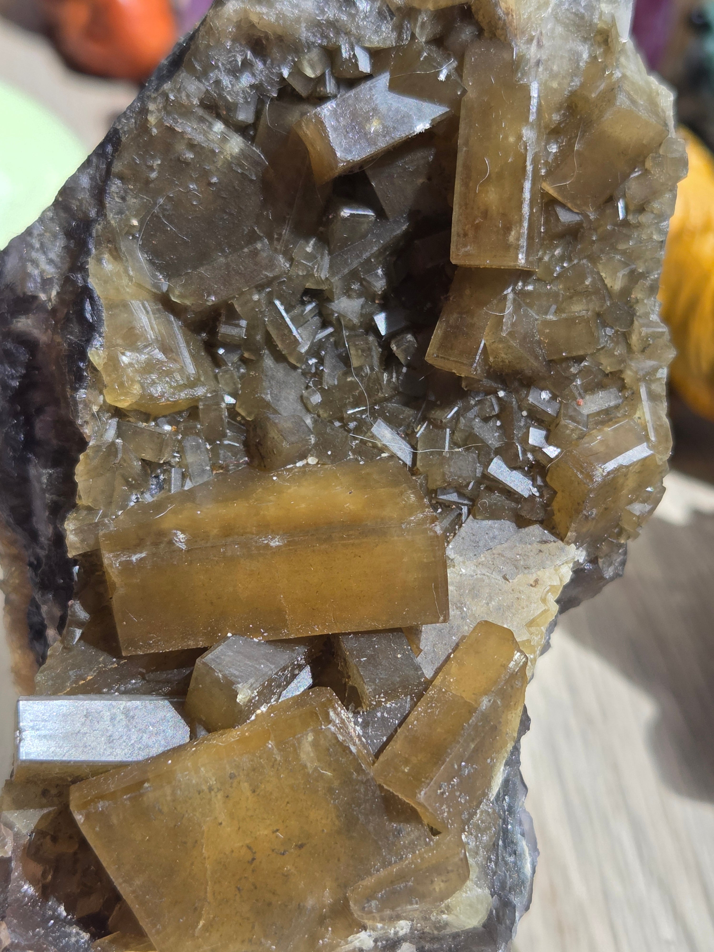 This golden Barite specimen