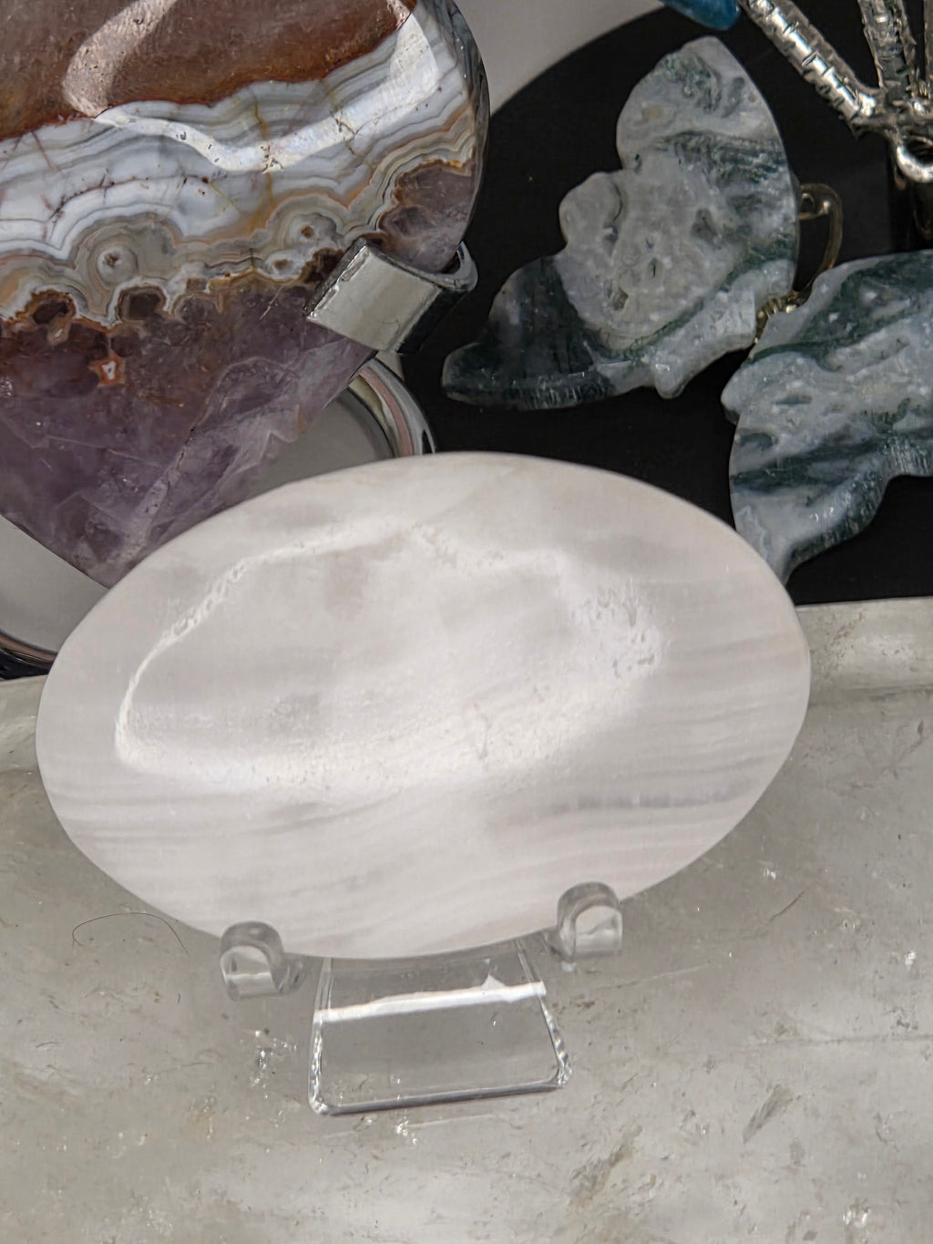Mango calcite crystal palm stone