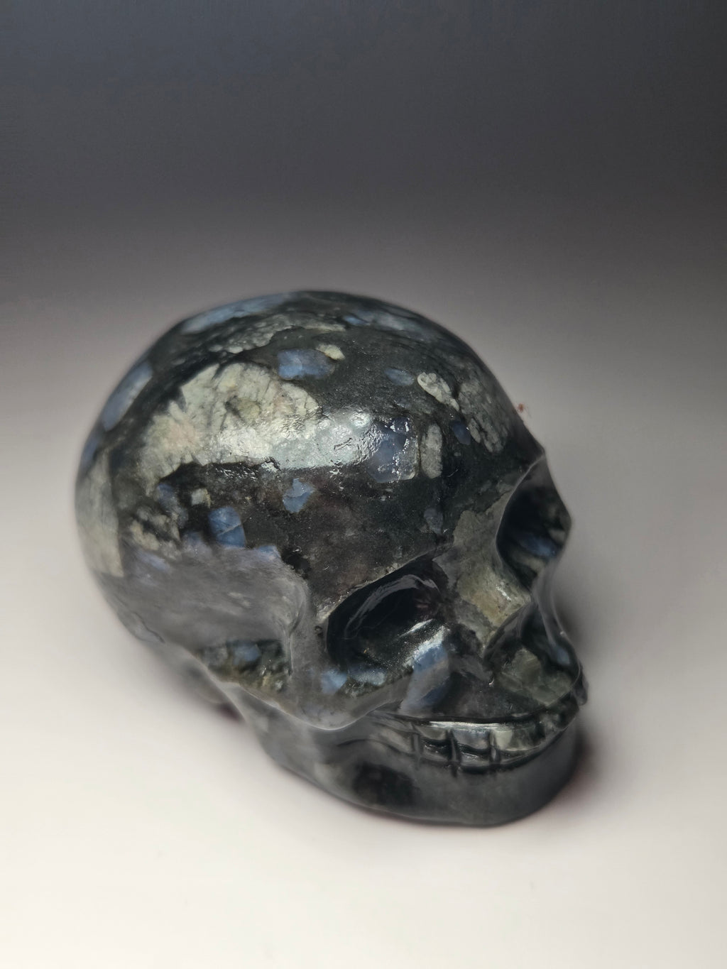 Quesera crystal skull carving