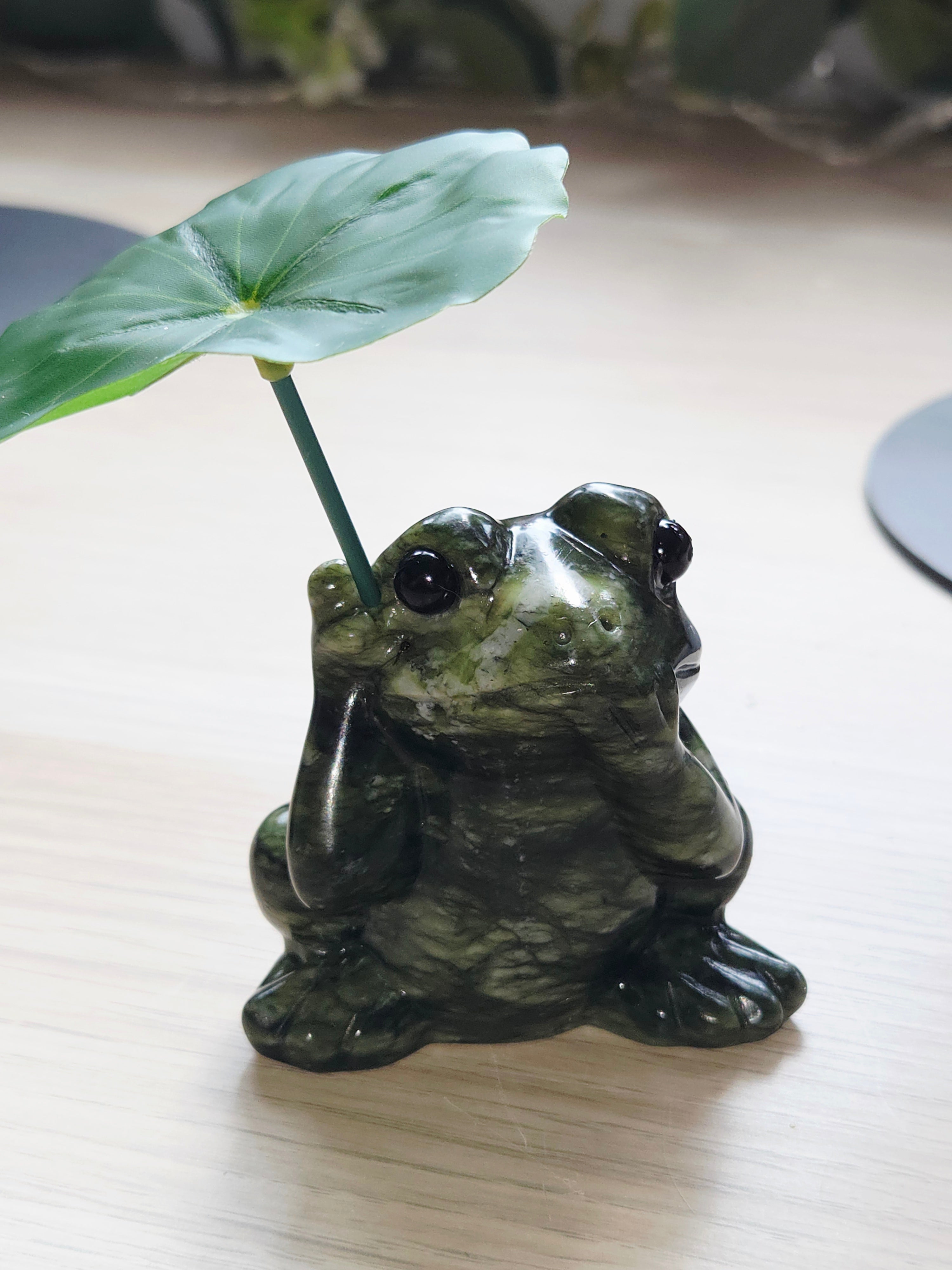 Green jade crystal Frog carving