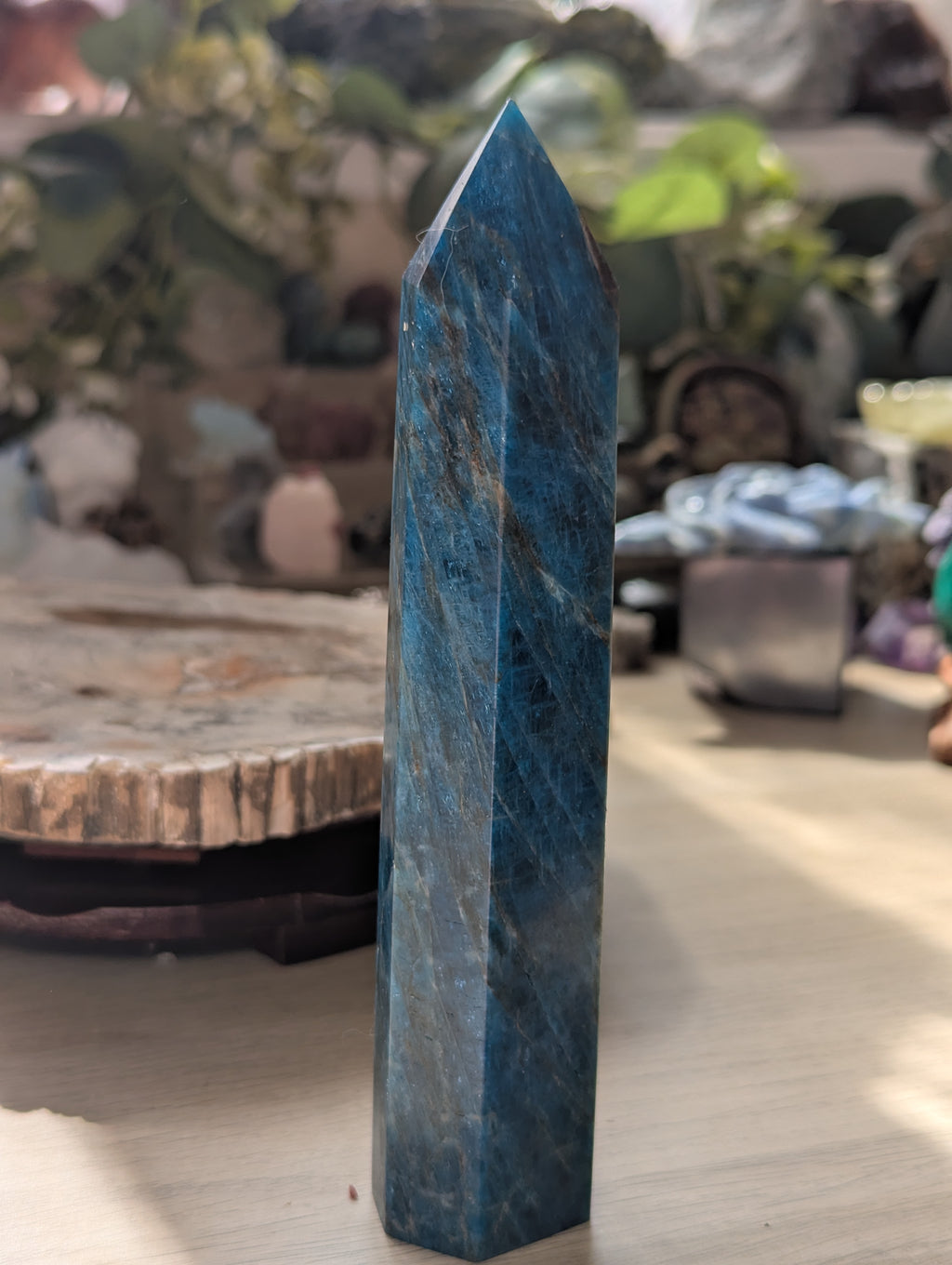 Amazing large Apatie crystal tower carving 16cm