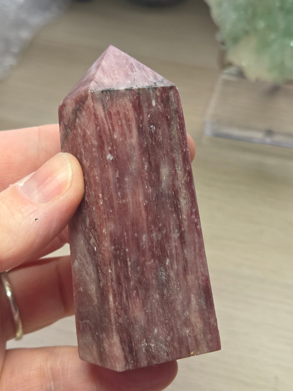 Red mica crystal tower carving