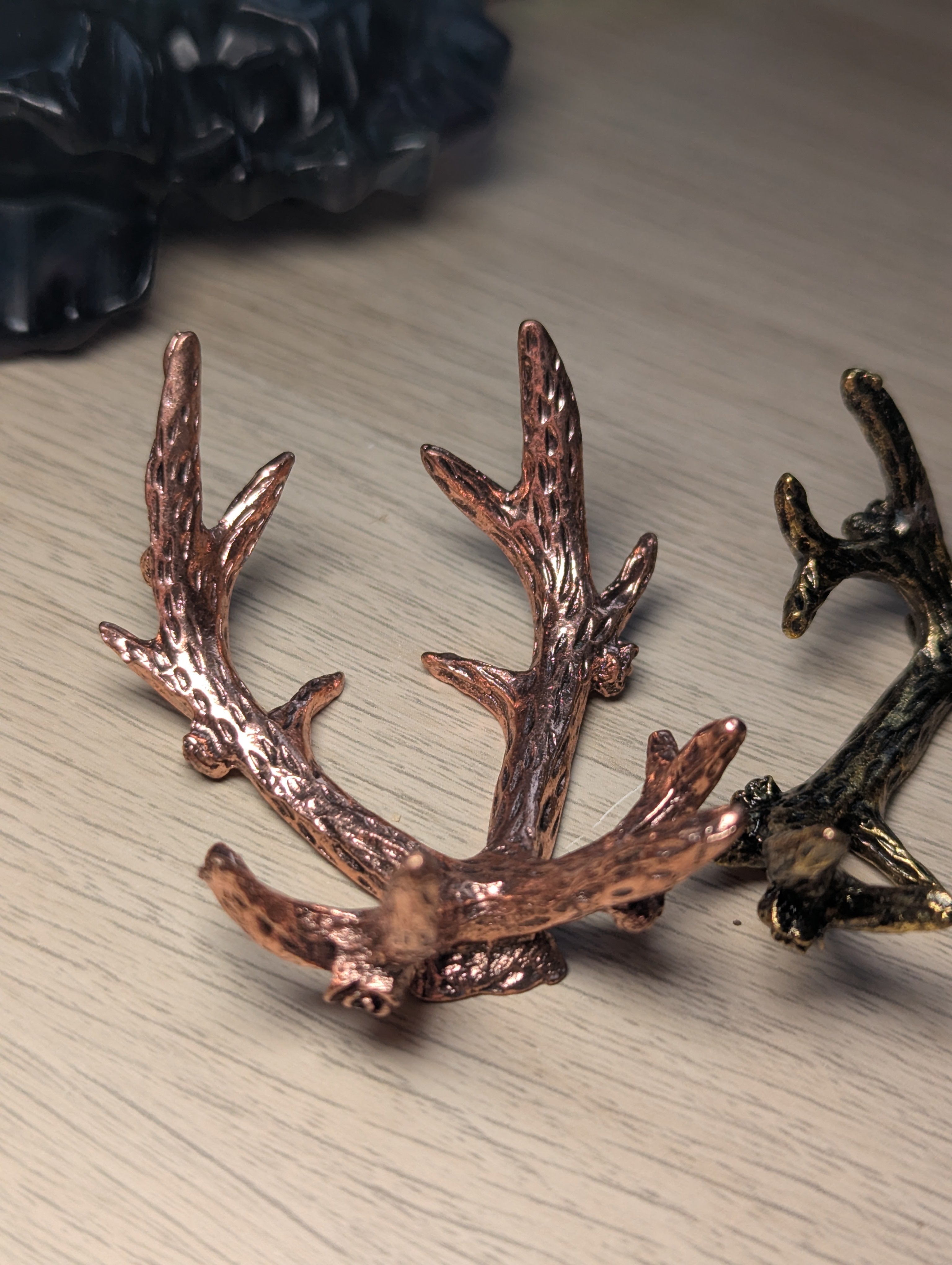 Antler sphere holder