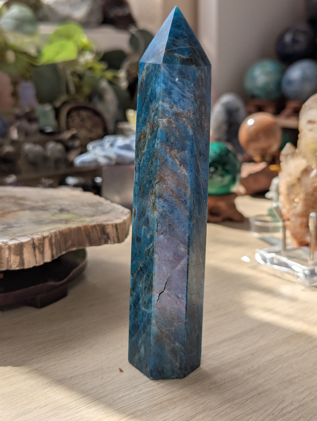 Amazing large Apatie crystal tower carving 16cm