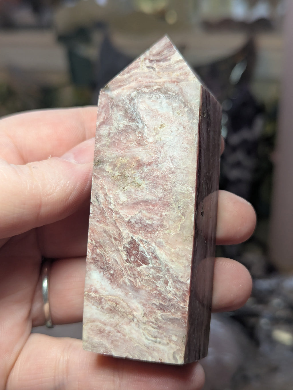 Red mica crystal tower