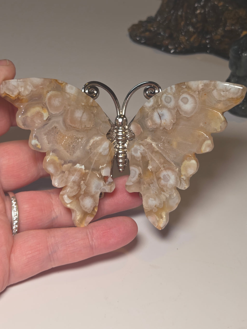 Duzy flower agate butterfly