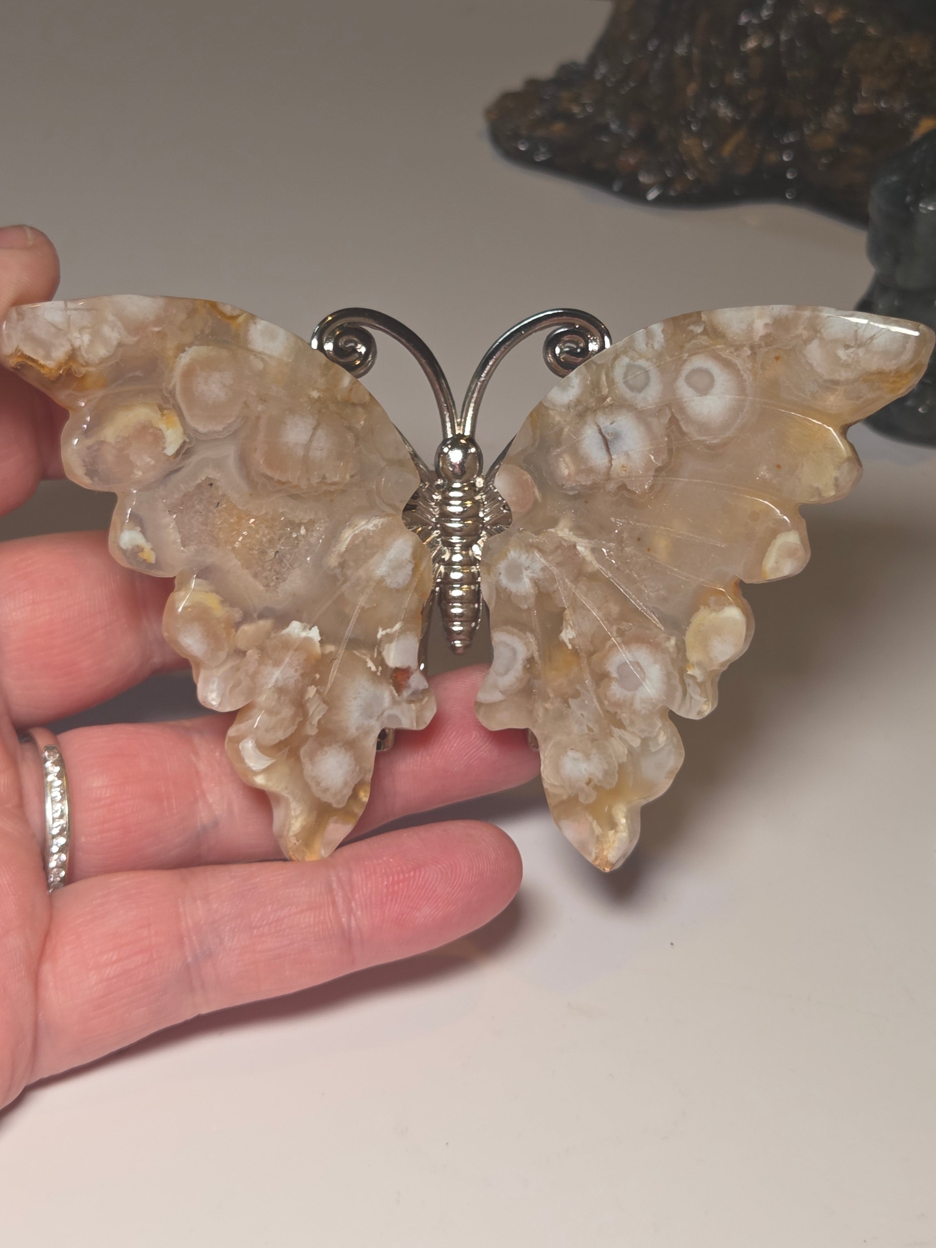 Duzy flower agate butterfly