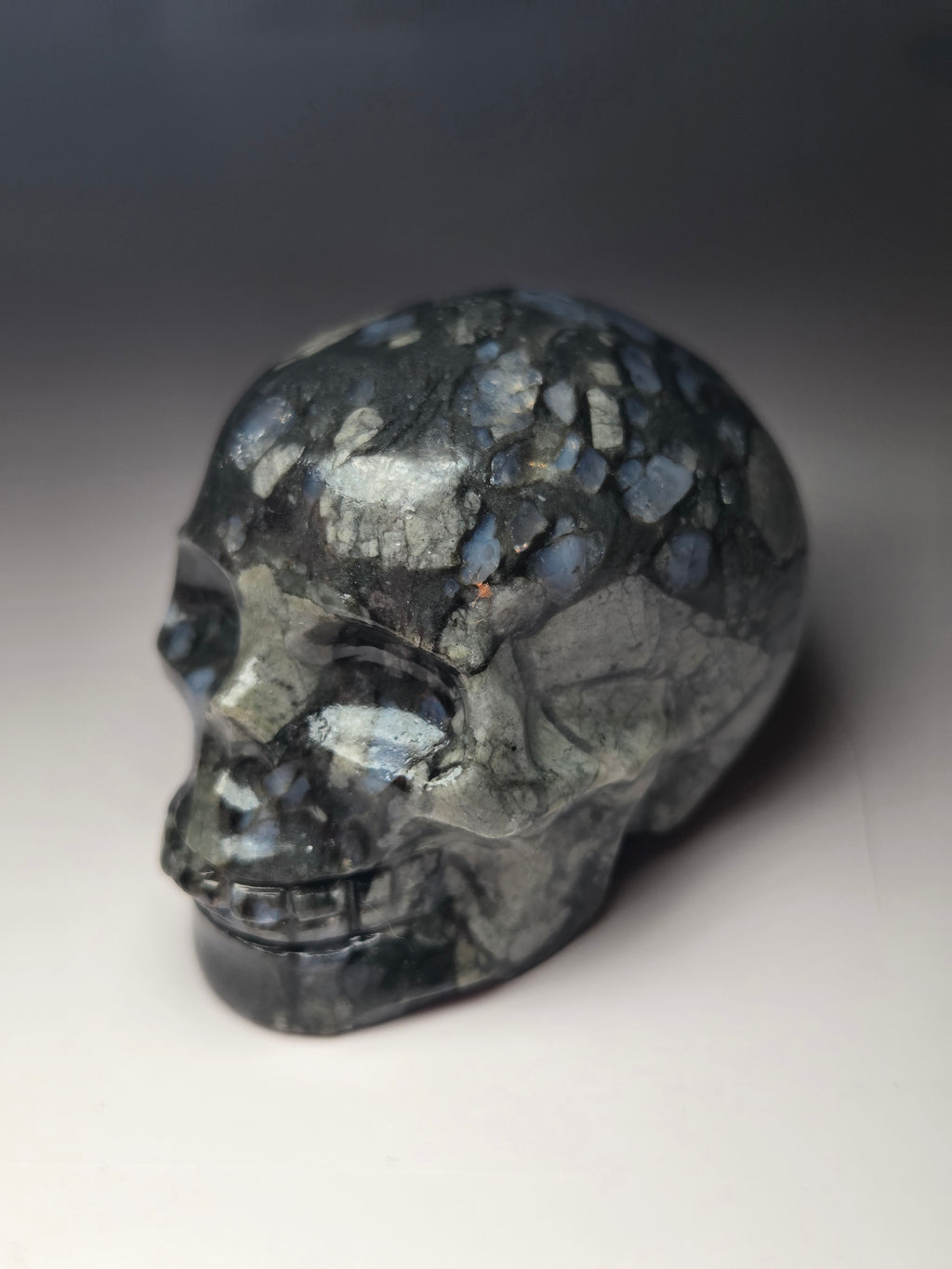 Quesera crystal skull carving