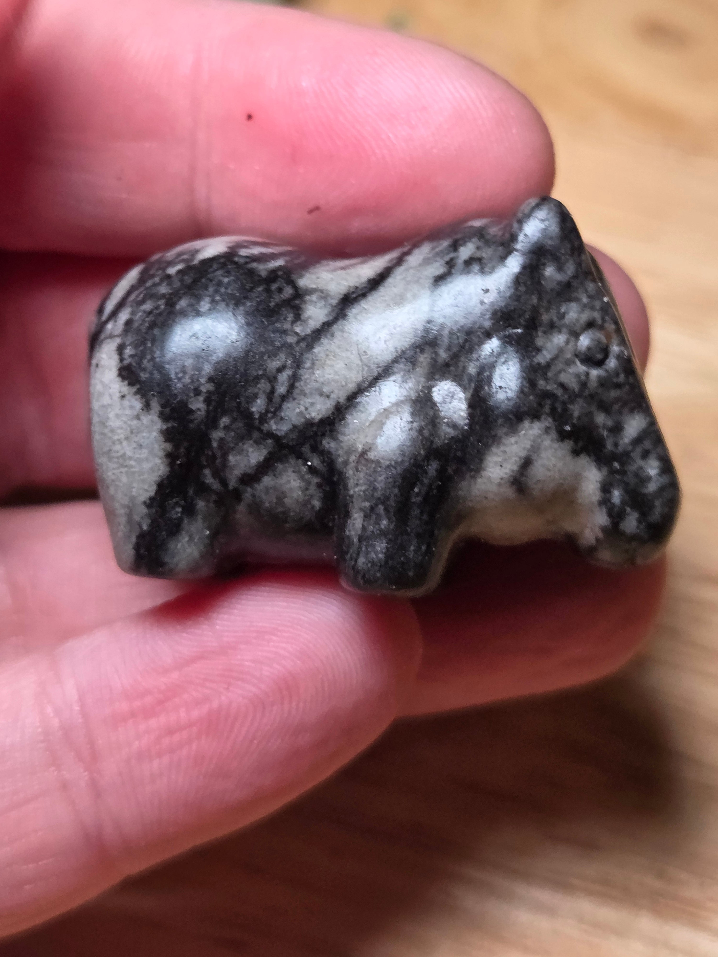 Spider web Jasper crystal Hippo carving