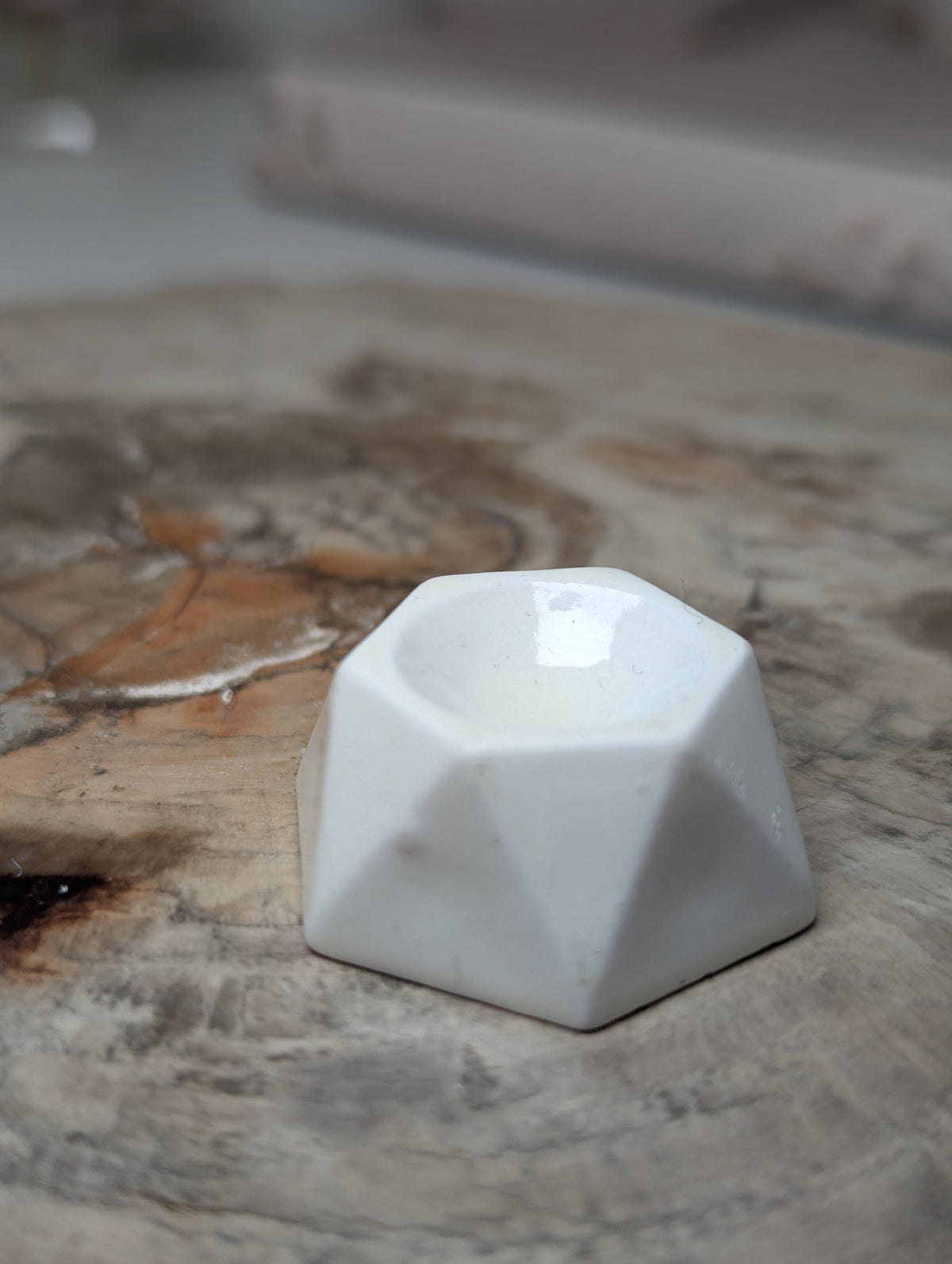 White Small Sphere stand