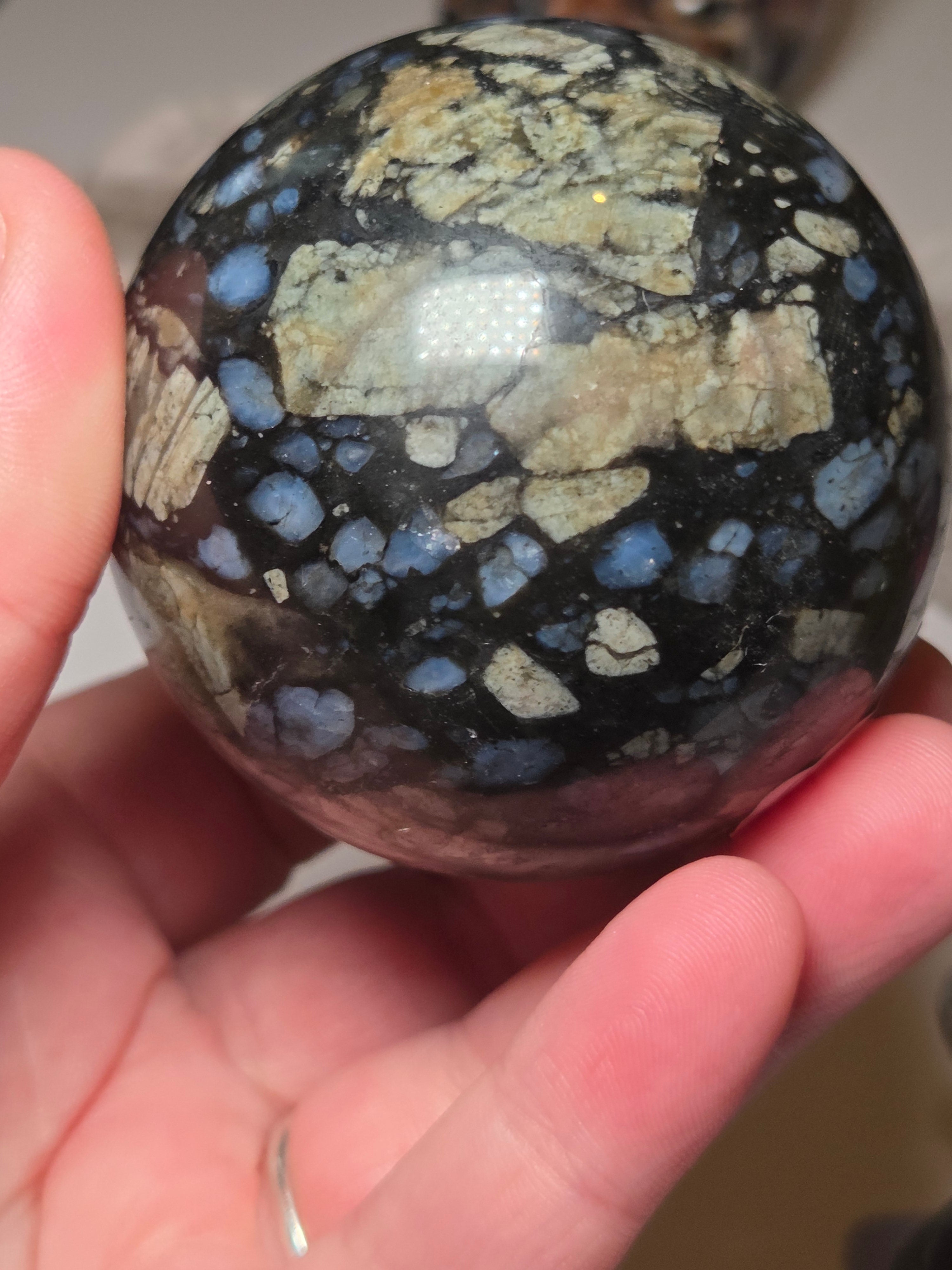 Quesera crystal sphere carving