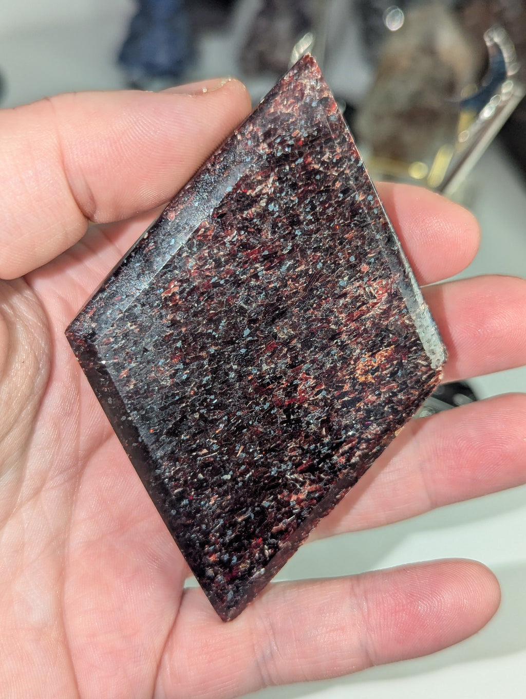 Red mica crystal Rhombus diamond carving with stand