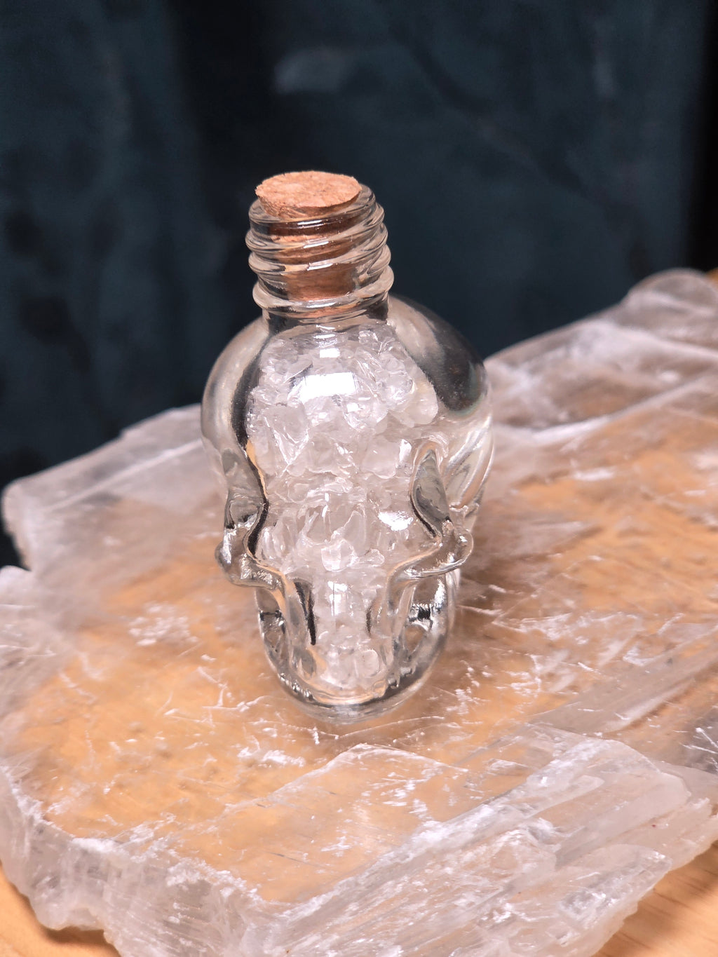 Crystal chips in skull carving