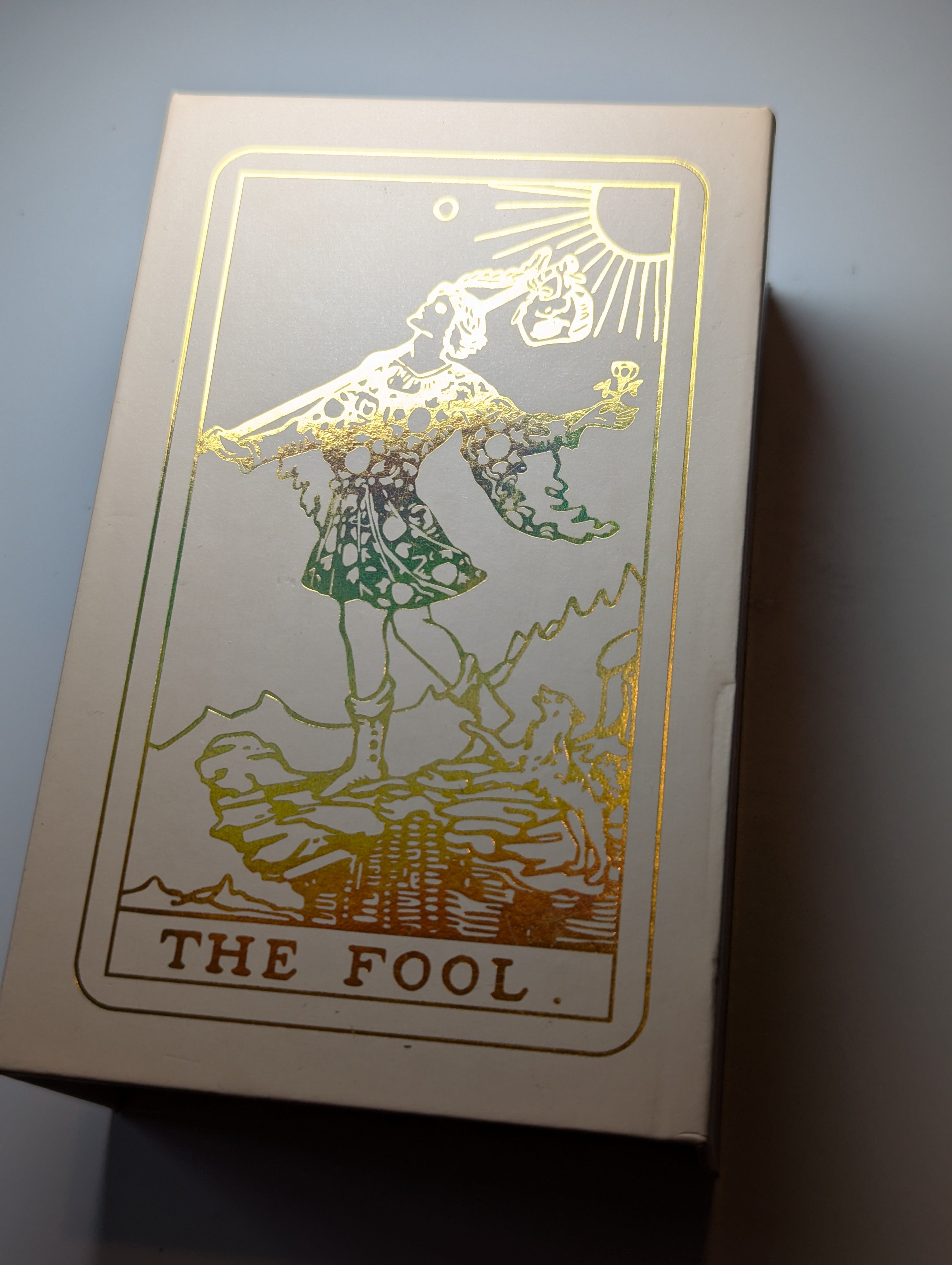 Beautiful hard case Tarror cards with golden foil