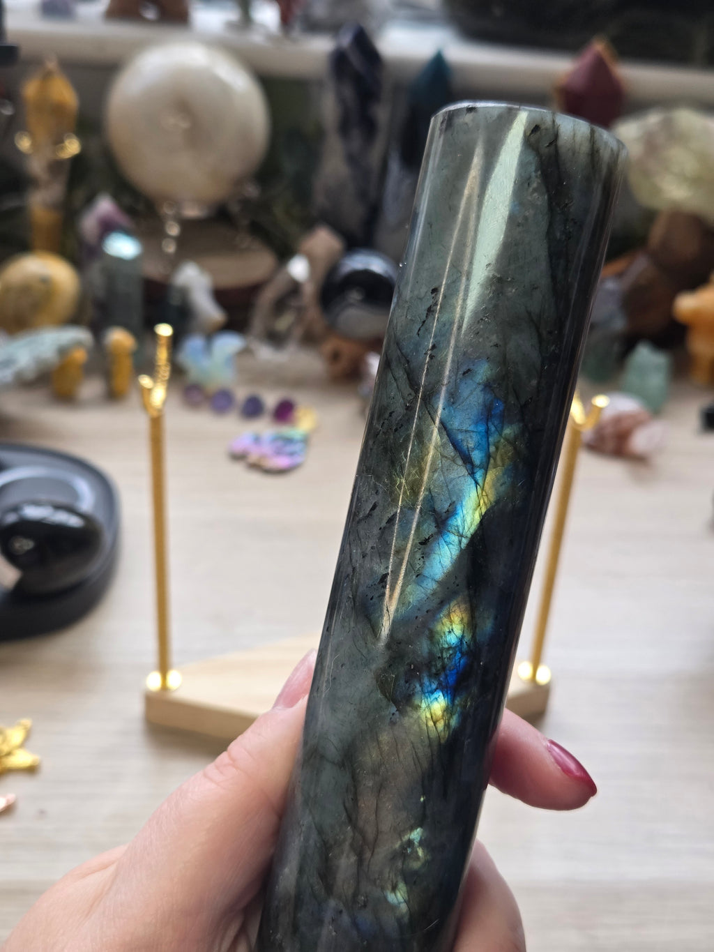 Flashy Labradorite crystal bracelet stand