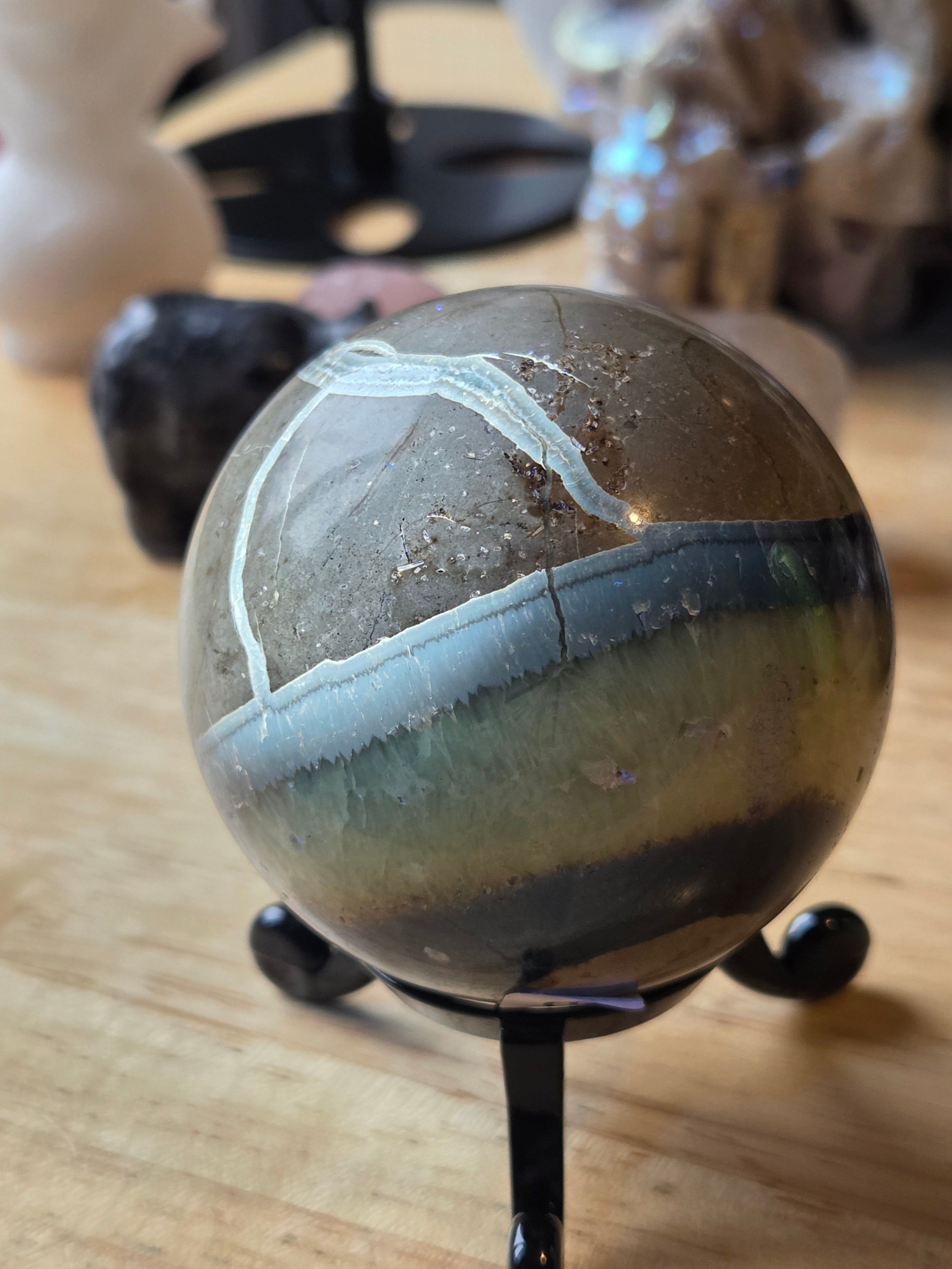 New Crystal sphere UV reactive
