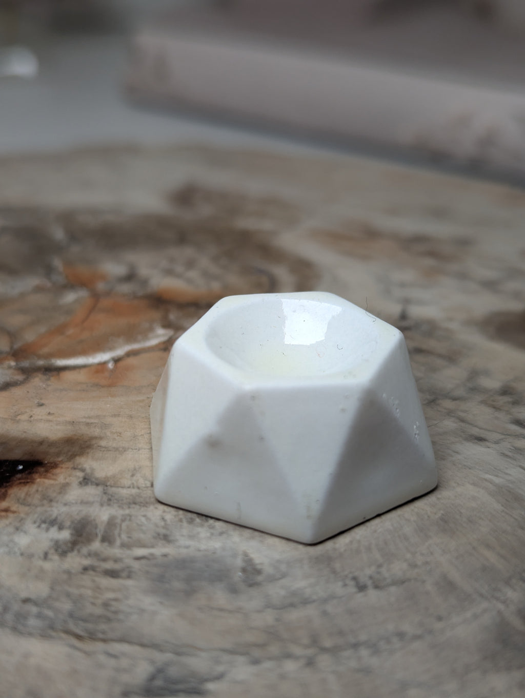 White Small Sphere stand