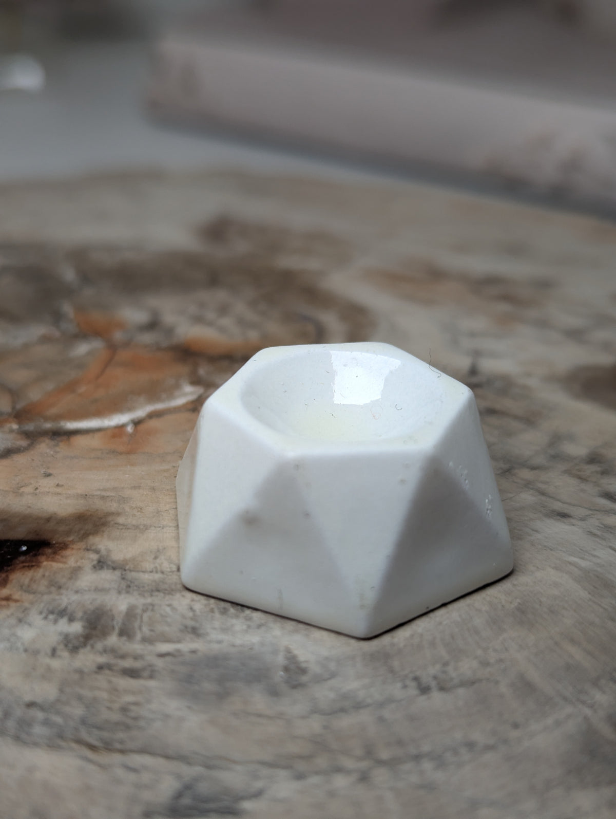White Small Sphere stand