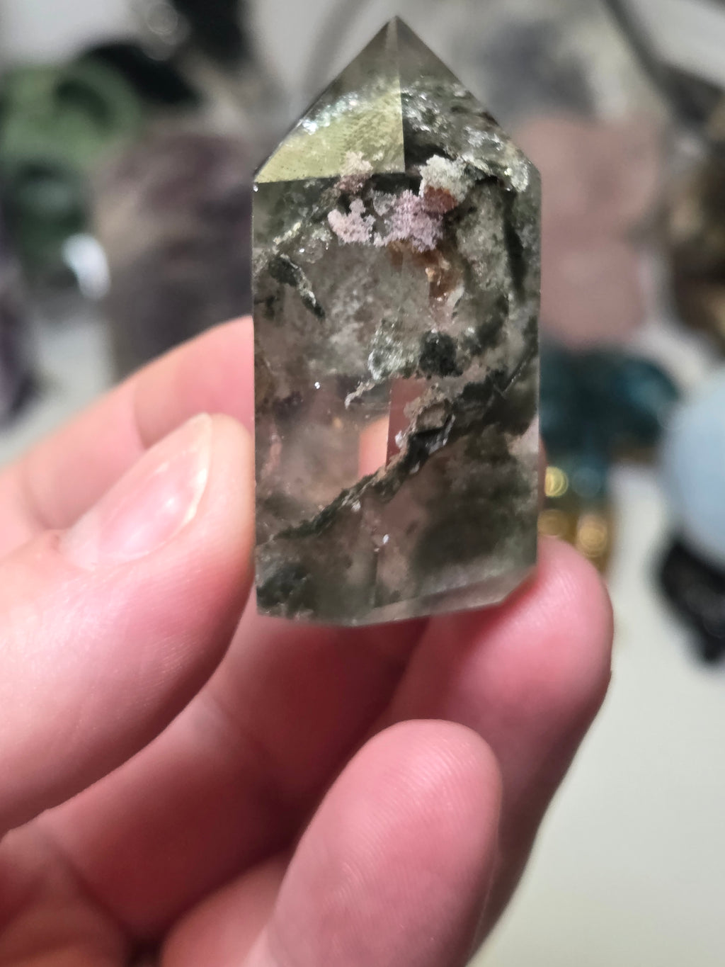 Grade A Garden quartz crystal tower carving