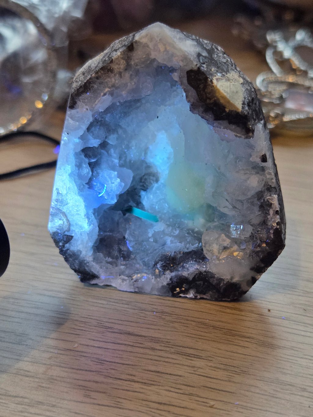 Mexican agate crystal Geode tower Green UV